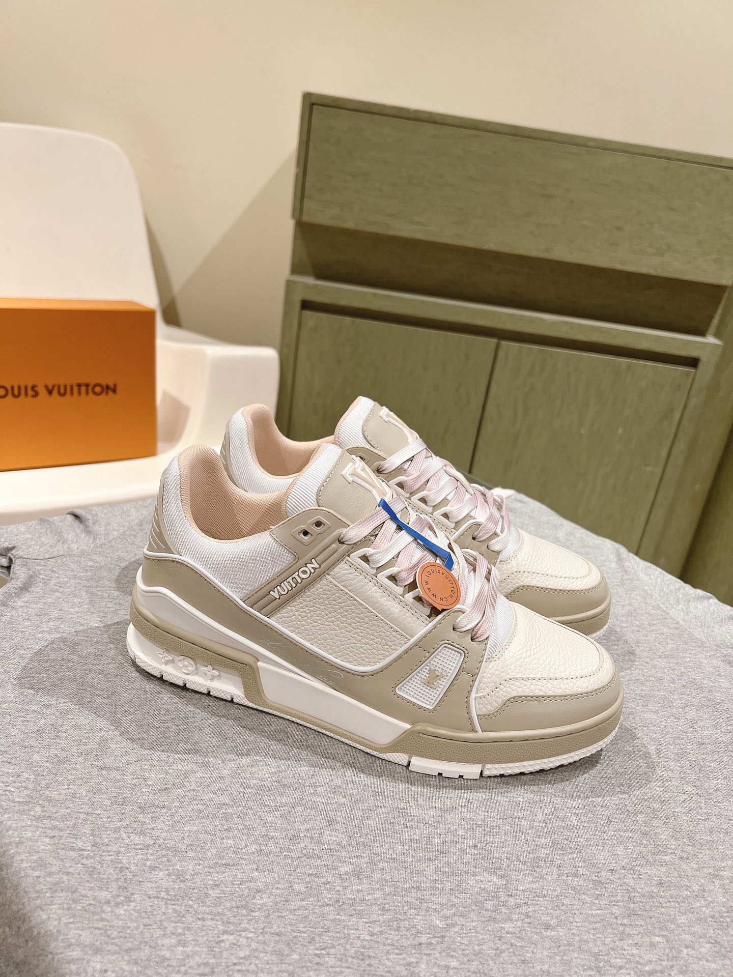 Una prenda imprescindible para las parejas!              ¡La réplica LV está en stock en nuevos colo