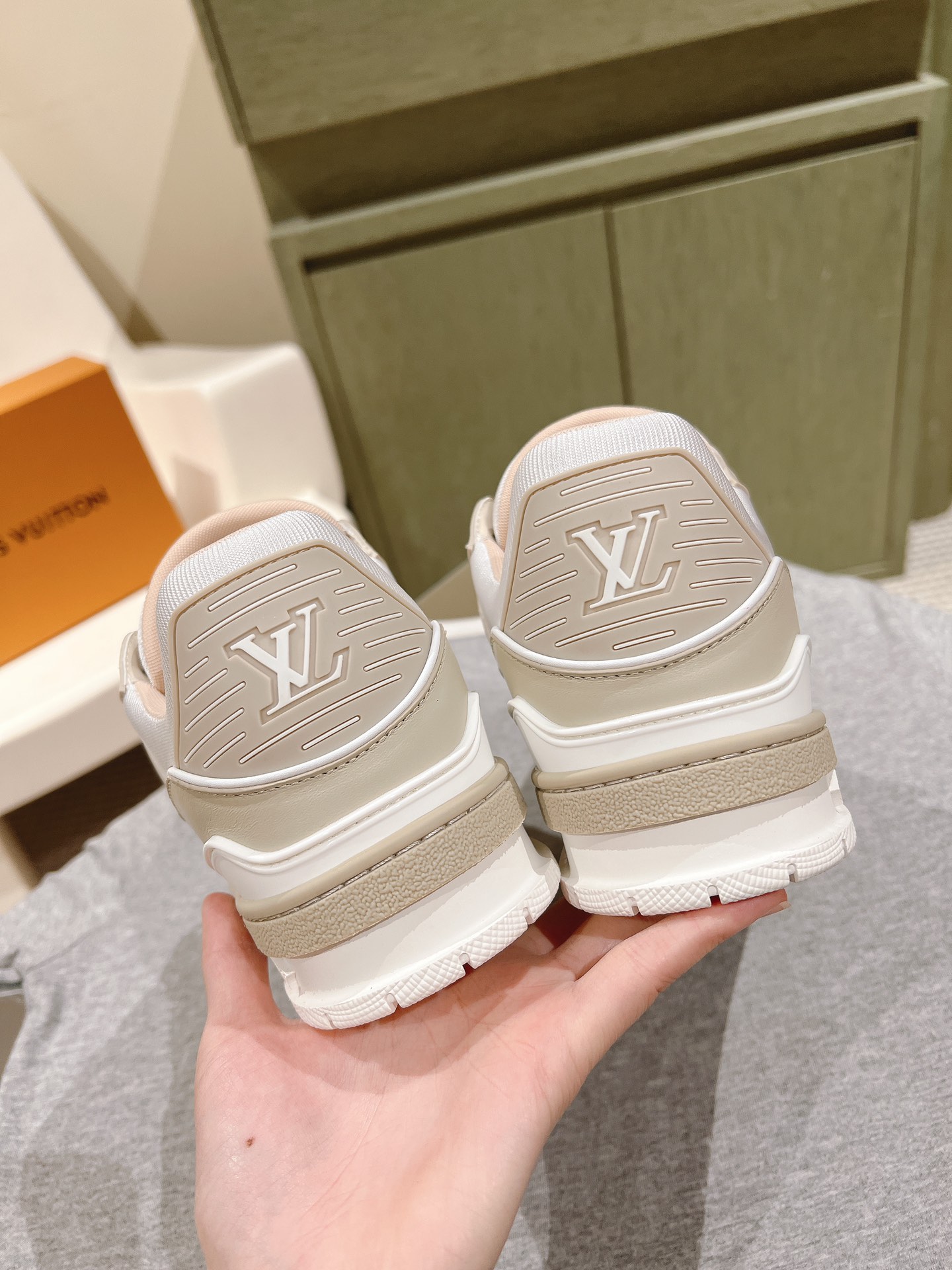 Una prenda imprescindible para las parejas!              ¡La réplica LV está en stock en nuevos colo