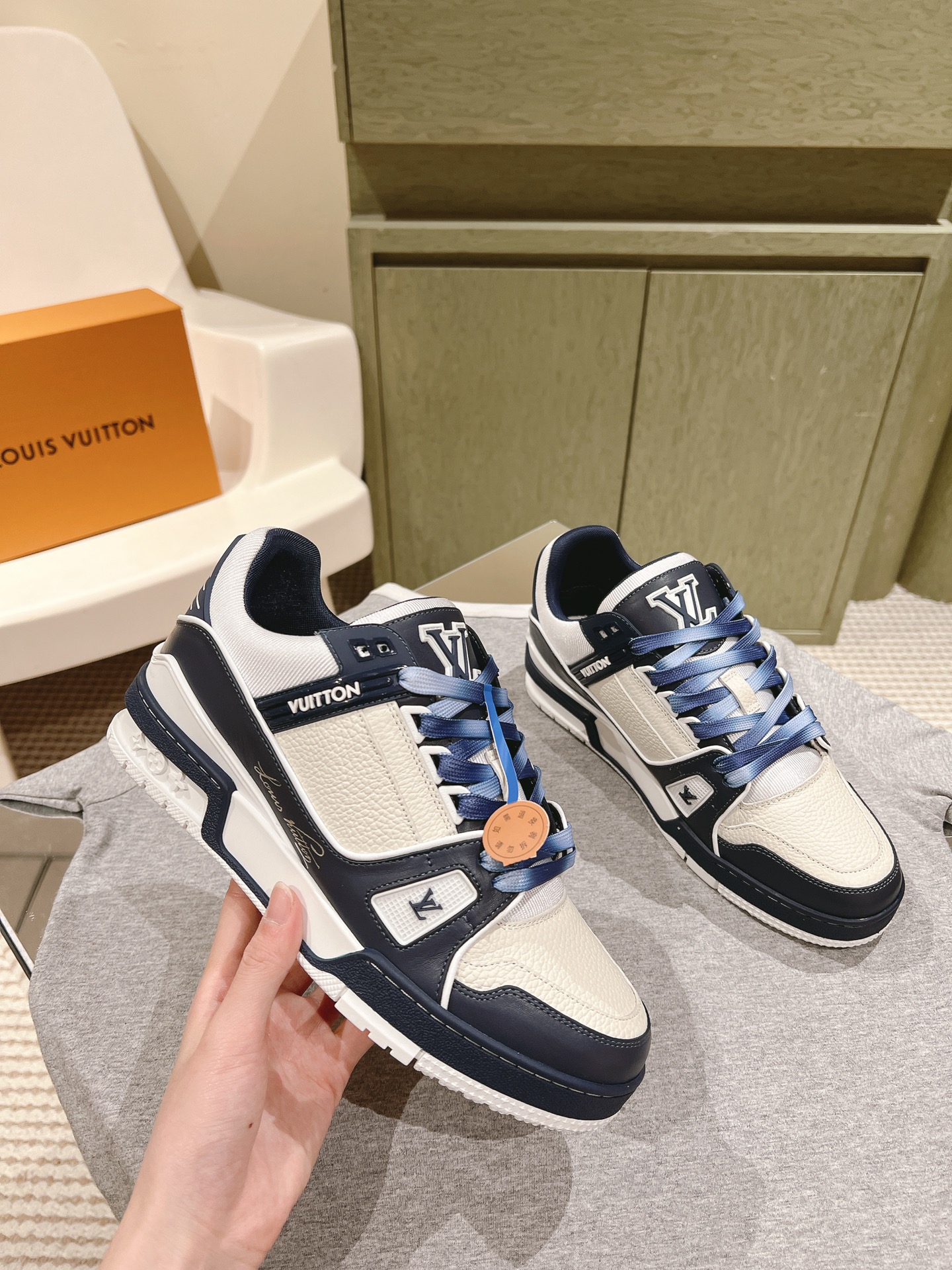 Una prenda imprescindible para las parejas!              ¡La réplica LV está en stock en nuevos colo