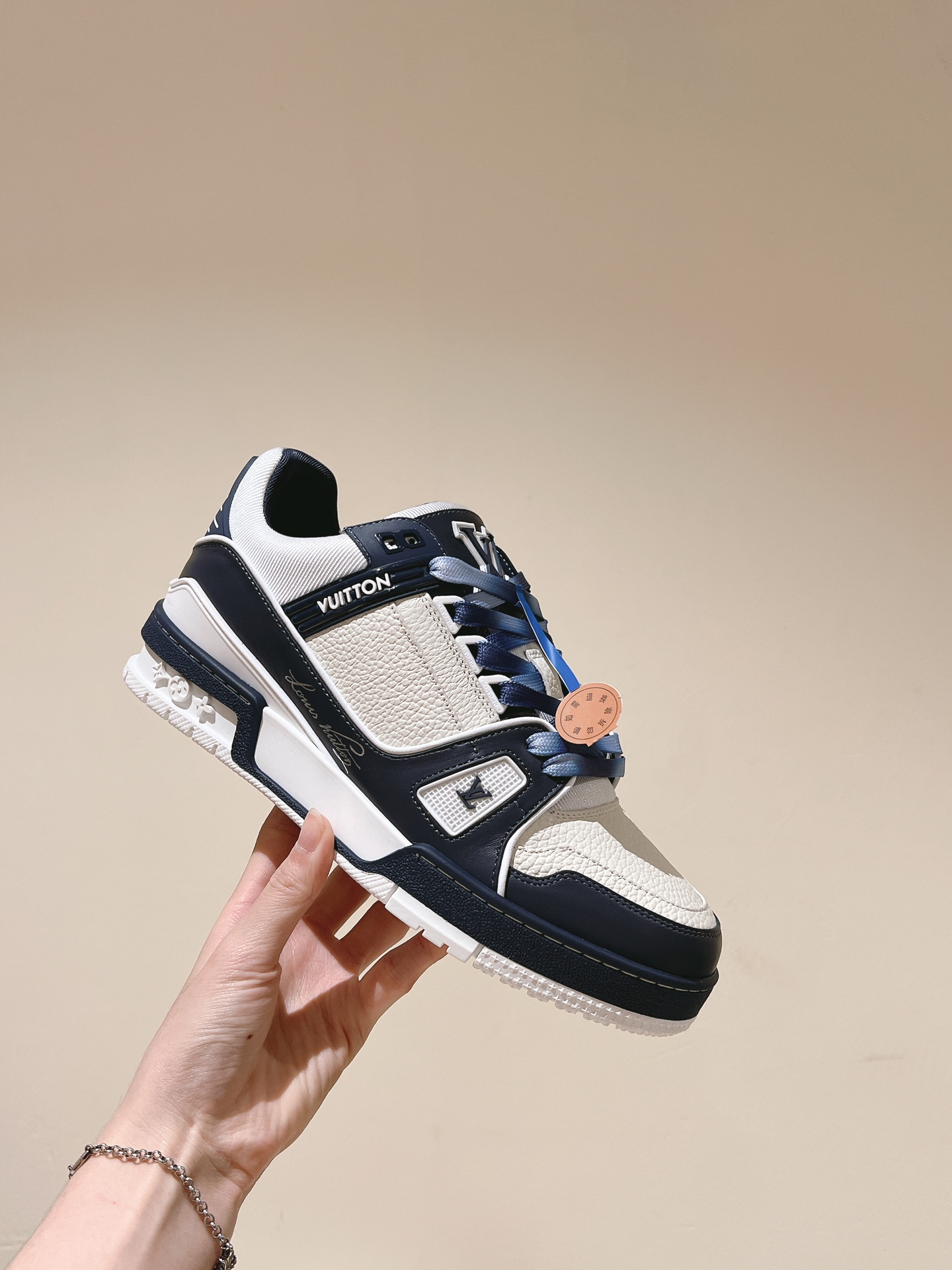 Una prenda imprescindible para las parejas!              ¡La réplica LV está en stock en nuevos colo