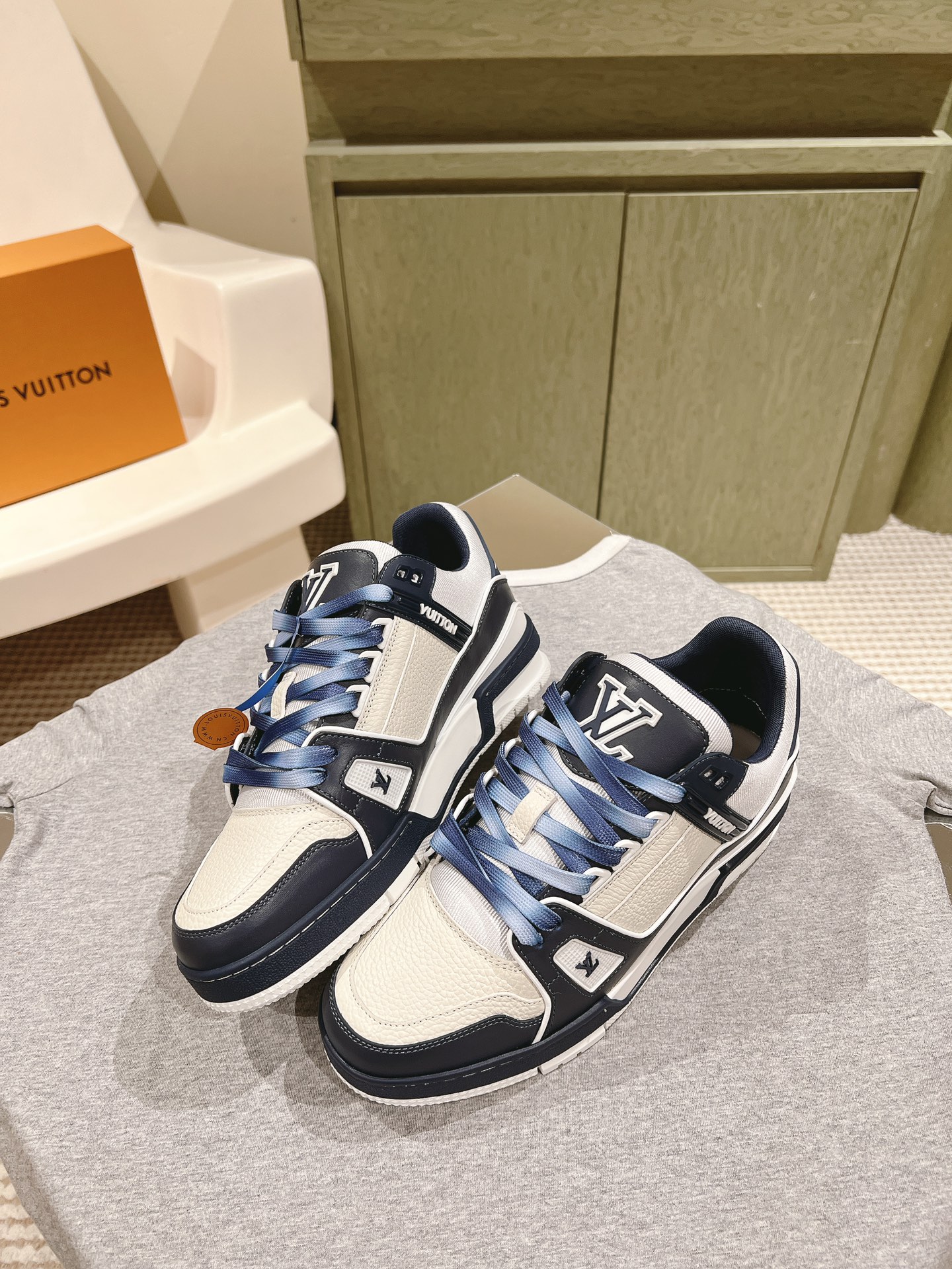 Una prenda imprescindible para las parejas!              ¡La réplica LV está en stock en nuevos colo