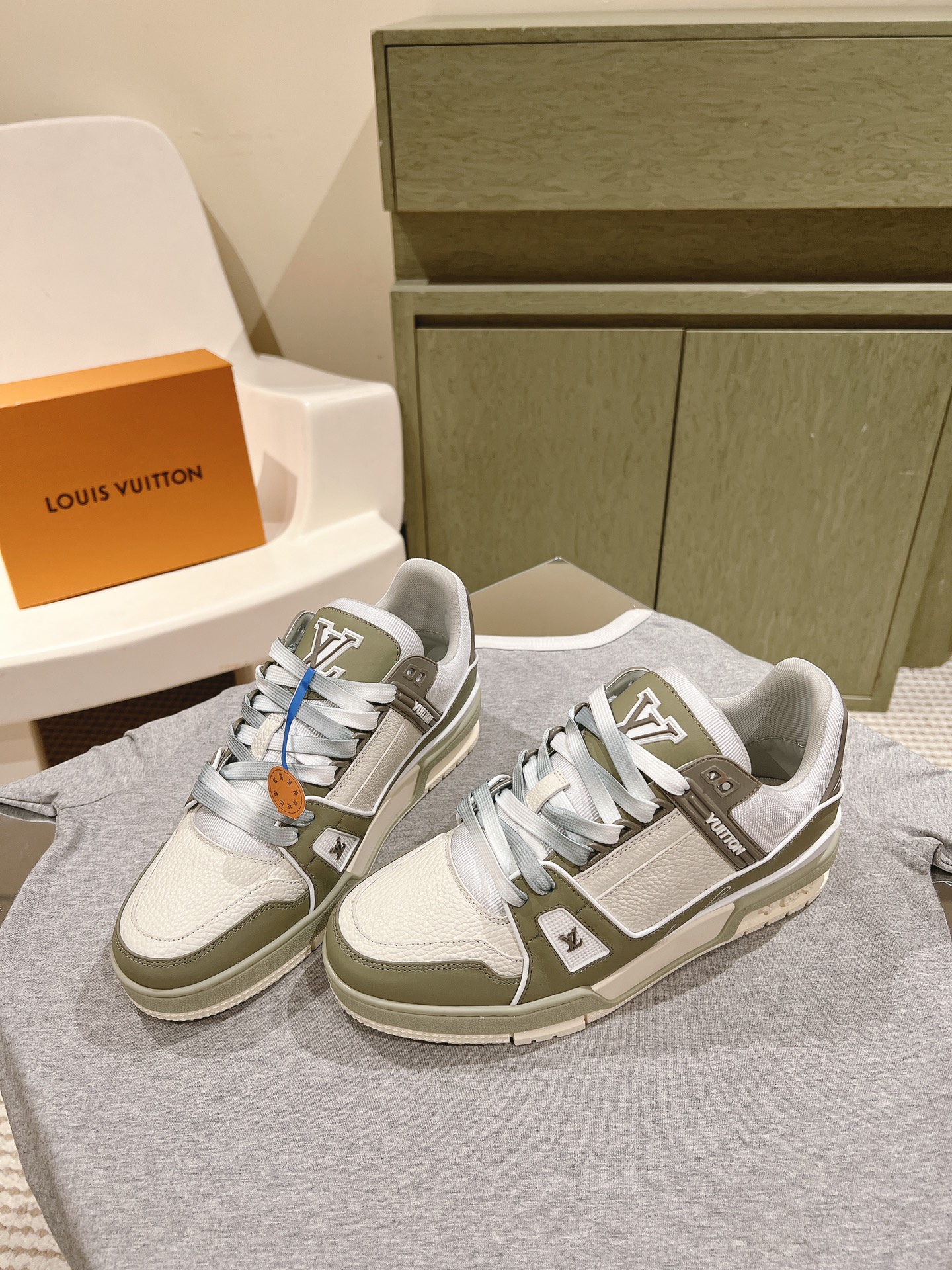 Una prenda imprescindible para las parejas!              ¡La réplica LV está en stock en nuevos colo