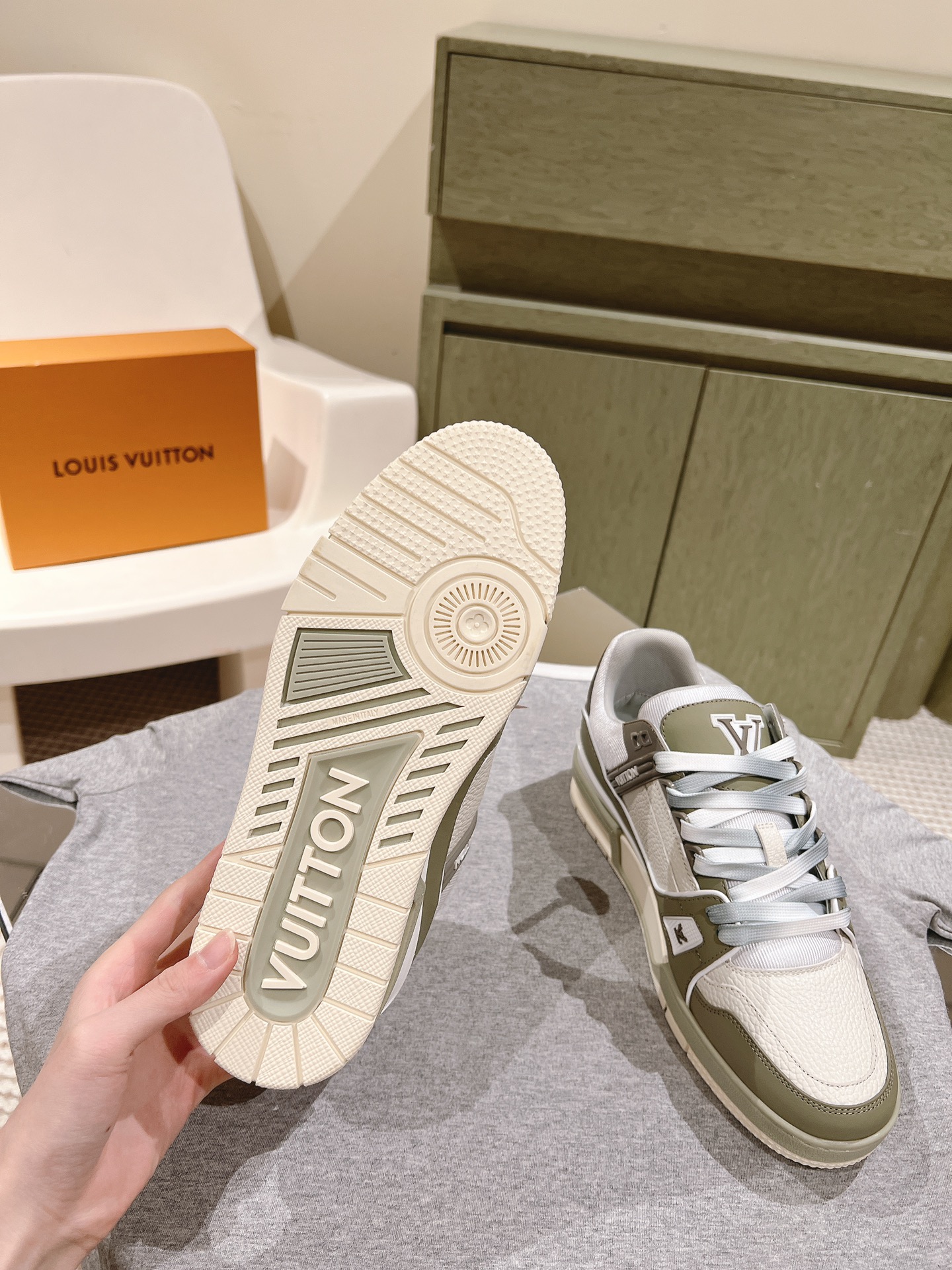 Una prenda imprescindible para las parejas!              ¡La réplica LV está en stock en nuevos colo
