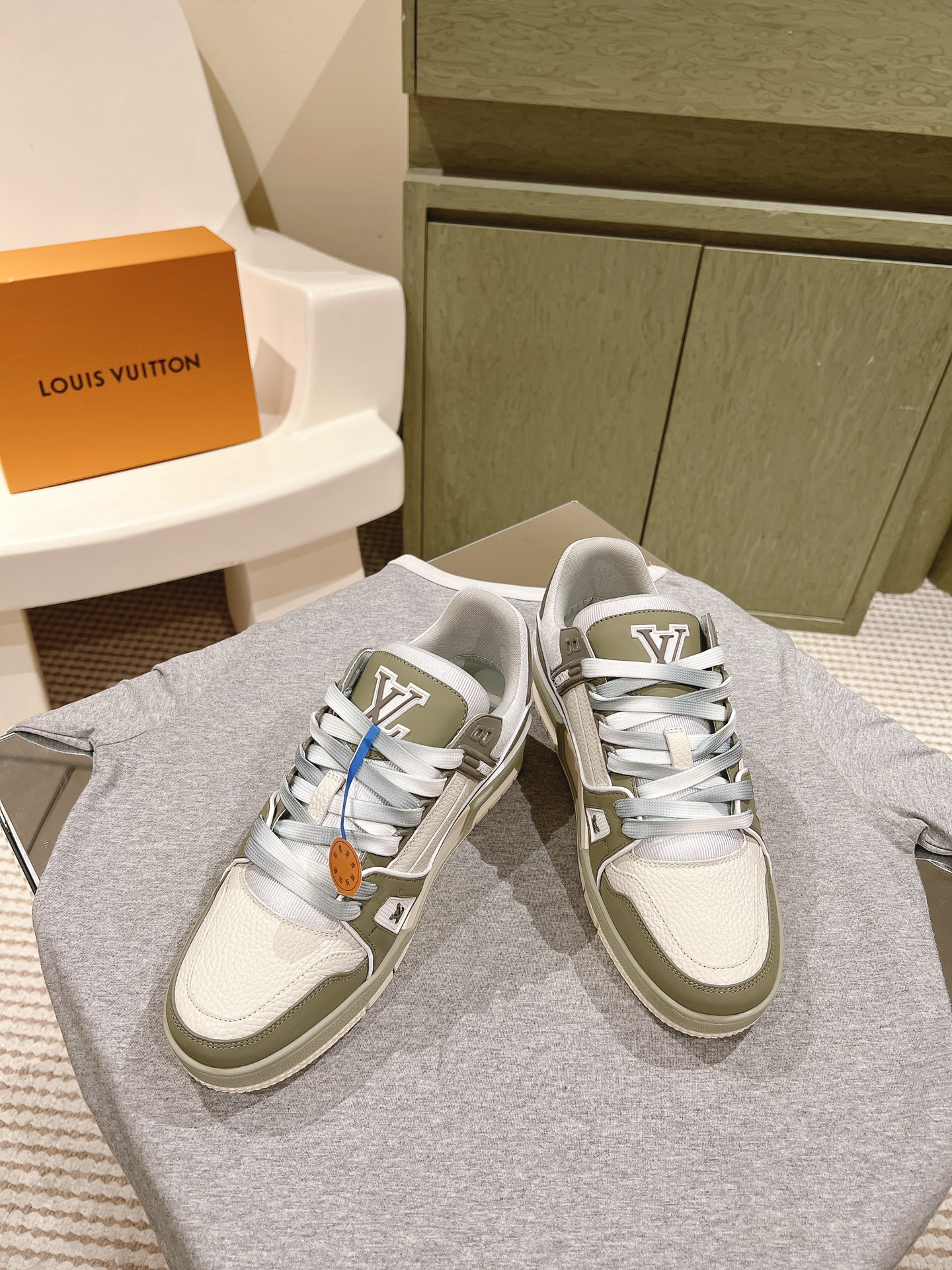 Una prenda imprescindible para las parejas!              ¡La réplica LV está en stock en nuevos colo