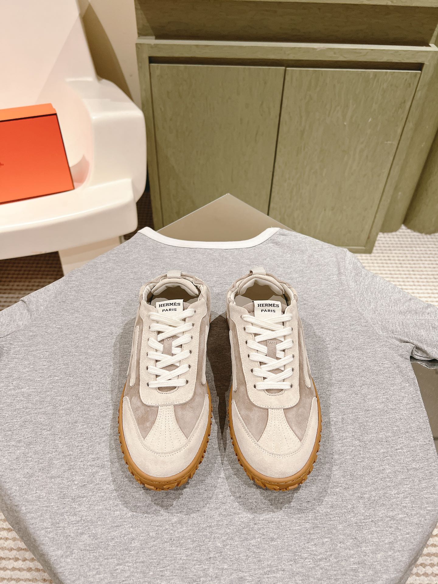 NO:476148,Couple style men's 10 | 4 H Home ss24 new sports shoes for four seasons H Home heros new sports shoes simple upper cowhide leather beef tendon surface, light, comfortable and breathable!  Full of sportiness!  Top quality size 35-45 couple outfits, full set of counter synchronous gift box packaging!  , casual shoes/sports shoes, sneakers, cowhide19860909情侣款男10 | 4  H家 ss24四季新品运动鞋 H家 heros 运动鞋新品 简约鞋面牛皮牛筋面,轻盈舒适透气！运动感十足！顶级精品size 35-45情侣装 全套专柜同步礼盒包装！,休闲鞋/运动鞋,sneakers,cowhide,Women's Shoes