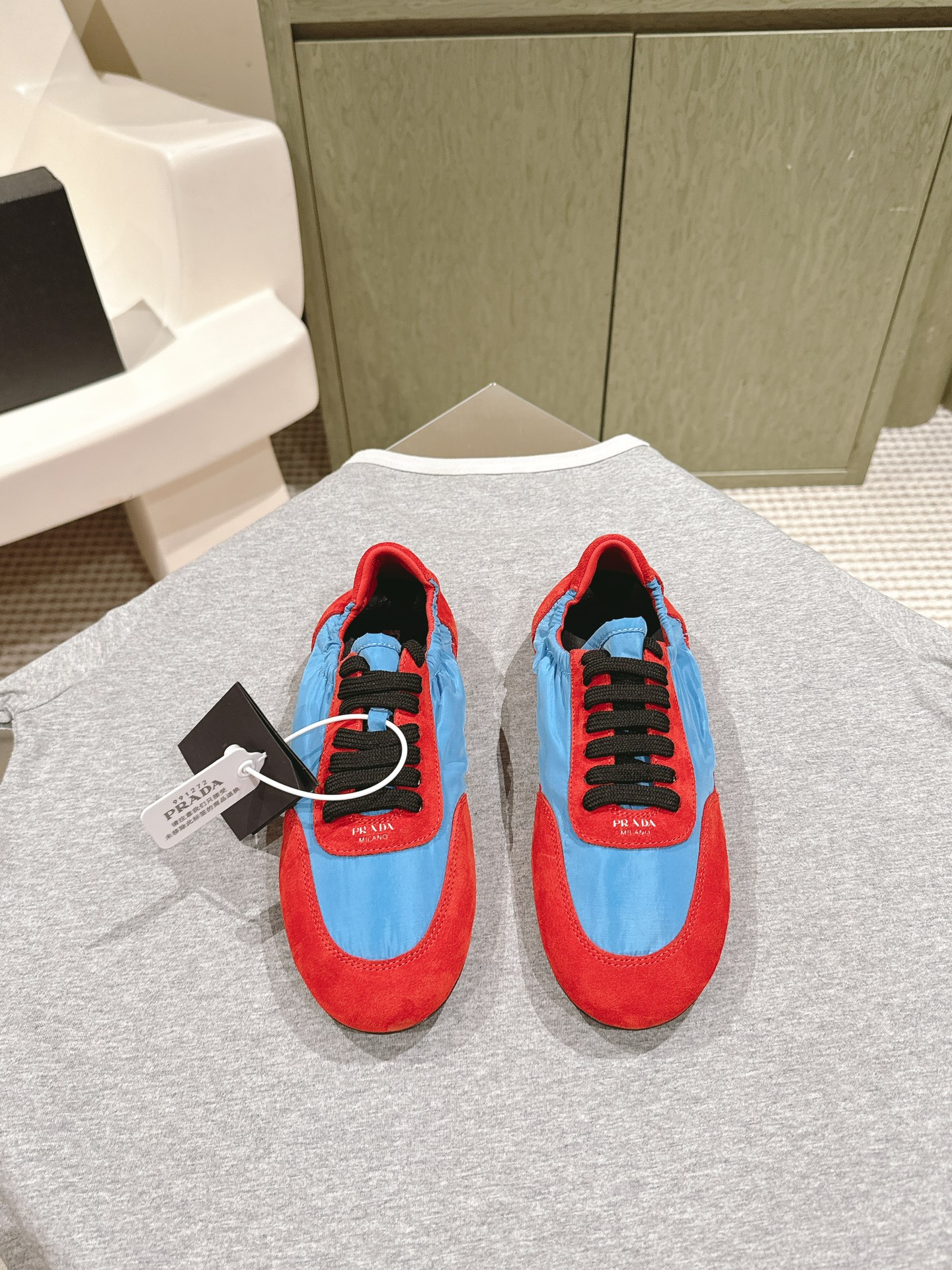 “Top Quality Exercise Shoes, Size 35-41, Customizable Collection of Synchronous Box Packs” - 图片 1
