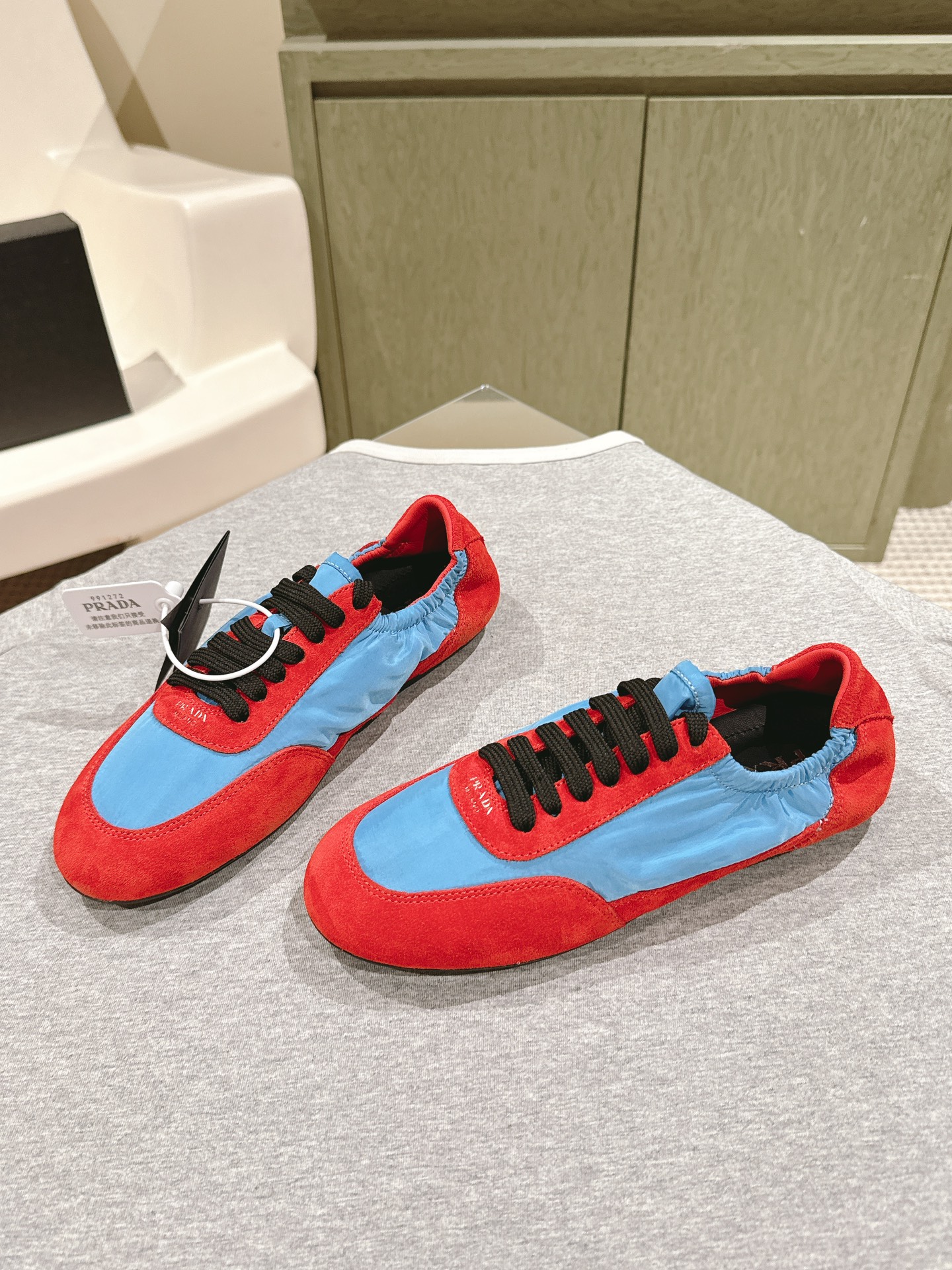 “Top Quality Exercise Shoes, Size 35-41, Customizable Collection of Synchronous Box Packs” - 图片 2