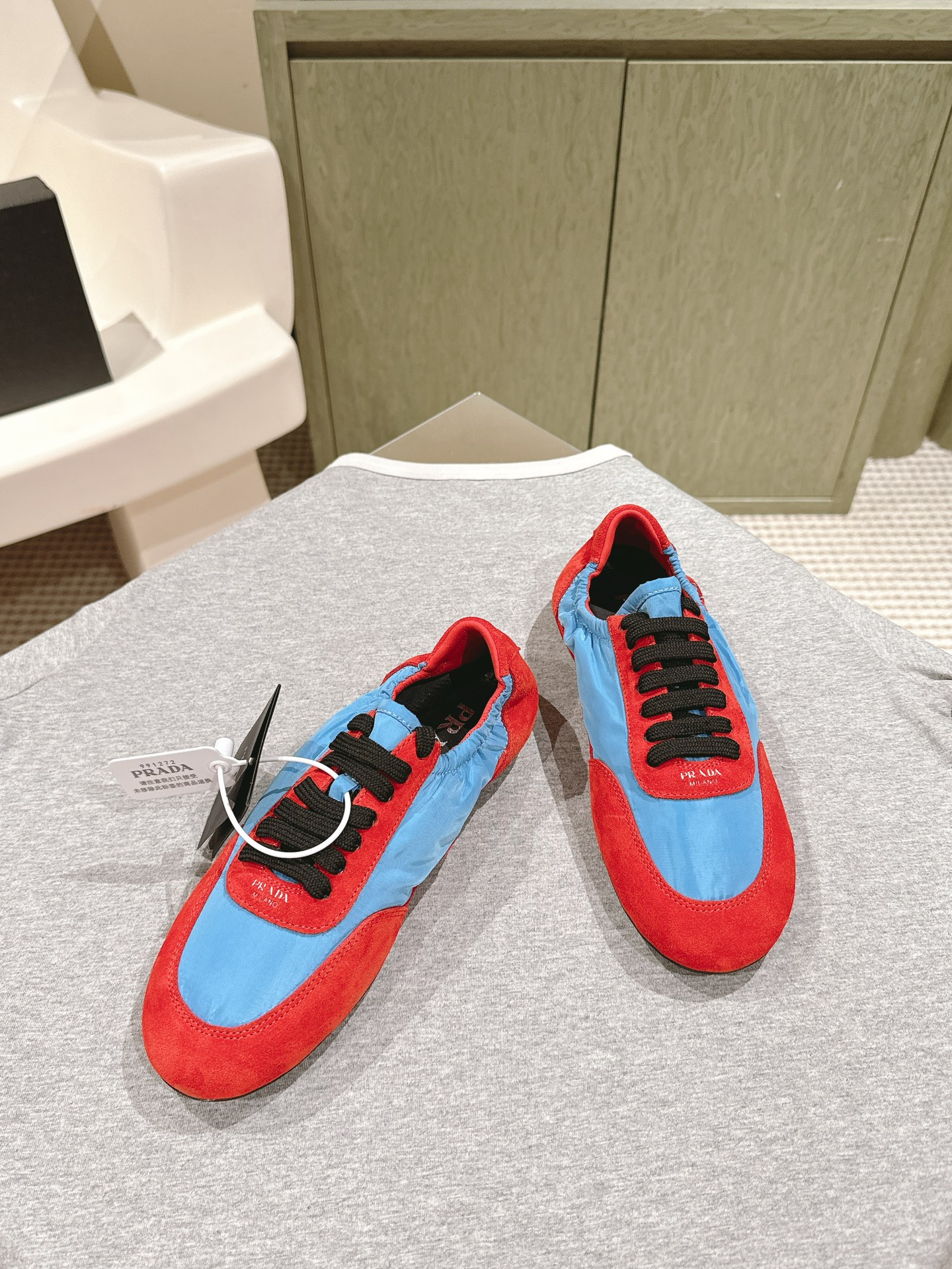 “Top Quality Exercise Shoes, Size 35-41, Customizable Collection of Synchronous Box Packs” - 图片 3