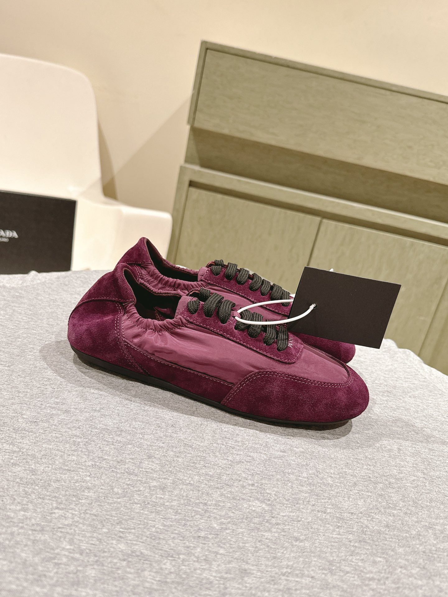 Top Quality Light and Comfortable Oxen Shoes for Exercise in Size 35-41 – Synchronous Box Packs Collection - 图片 2