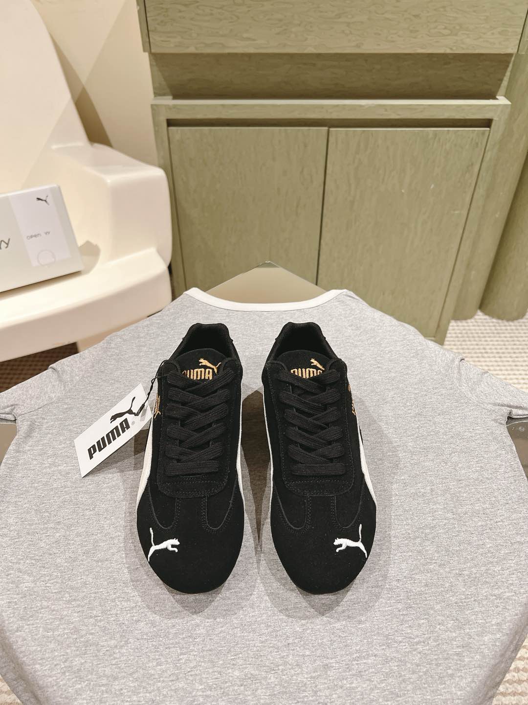 NO:476005,| 5 PUMA's latest 25 spring and summer hot series... [Round-headed Dexun Sports Casual Shoes] Another major event in the trend circle has occurred!  The king PUMA, which was looked forward to by countless trendsetters, has actually returned!  PUMA's cross-border cooperation definitely has its place. Avanti shoes, through the unique retro football shoe style, has instantly become the absolute focus of the recent shoe circle. Original custom cowhide tendons on the upper, imported sheepskin inside, original outsole EVA wear-resistant and non-slip sole, size 35-39 (40 customization, no return or exchange) Packaging original full set of packaging, color official website synchronous update, casual shoes/sports shoes, sneakers, cowhide, sheepskin19860909| 5  PUMA的最新25春夏爆款系列…【圆头德迅运动休闲鞋】潮流圈又一大事件发生！被无数潮人翘首以盼的王炸PUMA竟然回归了！PUMA的跨界合作绝对有着一席之,Avanti鞋款,通过独特的复古足球鞋型示人,也瞬间成为近期鞋圈的绝对焦点, 鞋面原版定制牛皮牛筋 内里进口羊皮 大底原版EVA耐磨防滑大底 码数35-39（40定制不退换） 包装原版全套包装 颜色官网同步更新,休闲鞋/运动鞋,sneakers,cowhide,sheepskin,Women's Shoes