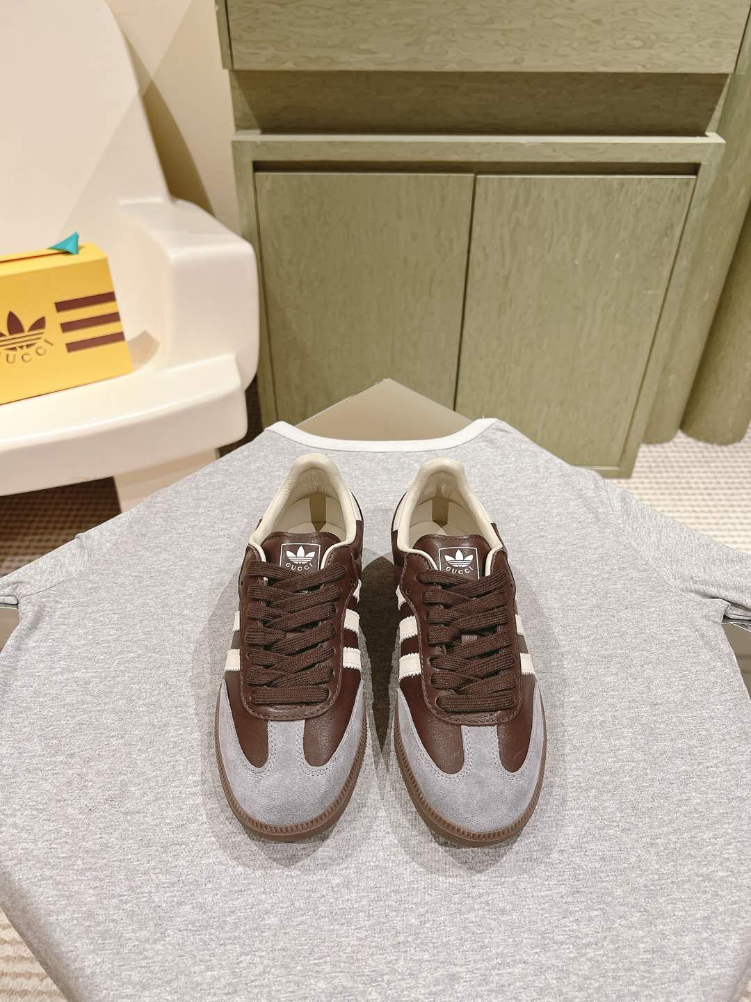 NO:164499,| 5 The latest cooperation series of counters synchronizes!  ~Adidas co-branded classic German training shoes, retro and fashionable, treasure items that will not be outdated!  Calfskin and suede splicing design, delicate texture Size35-40, casual shoes/sports shoes, sneakers, cowhide, chamois leather19860909| 5 专柜同步最新合作系列！ ～阿迪达斯联名款经典德训鞋,复古时髦,不会过时的宝藏单品！ 小牛皮和麂皮拼接设计,质感细腻 Size35-40,休闲鞋/运动鞋,sneakers,cowhide,chamois leather,Women's Shoes