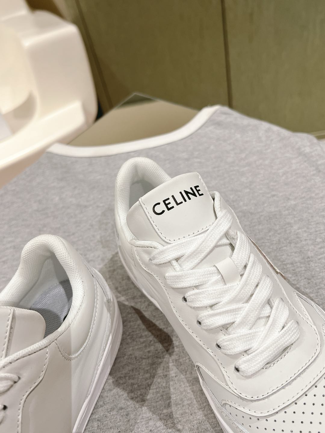 Celine 𝐂𝐄𝐋𝐈𝐍𝐄 思琳新款小白鞋