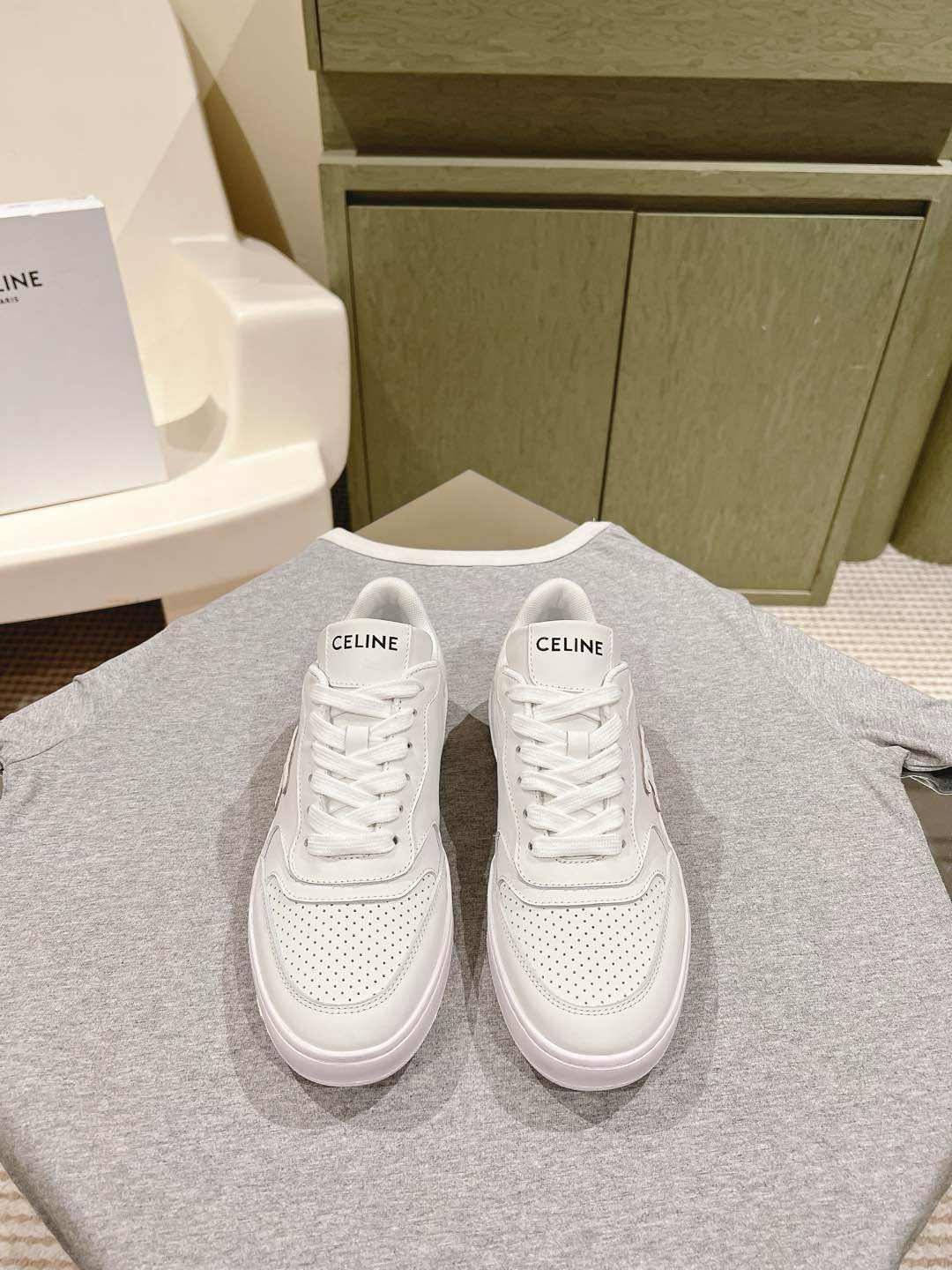 Celine 𝐂𝐄𝐋𝐈𝐍𝐄 思琳新款小白鞋