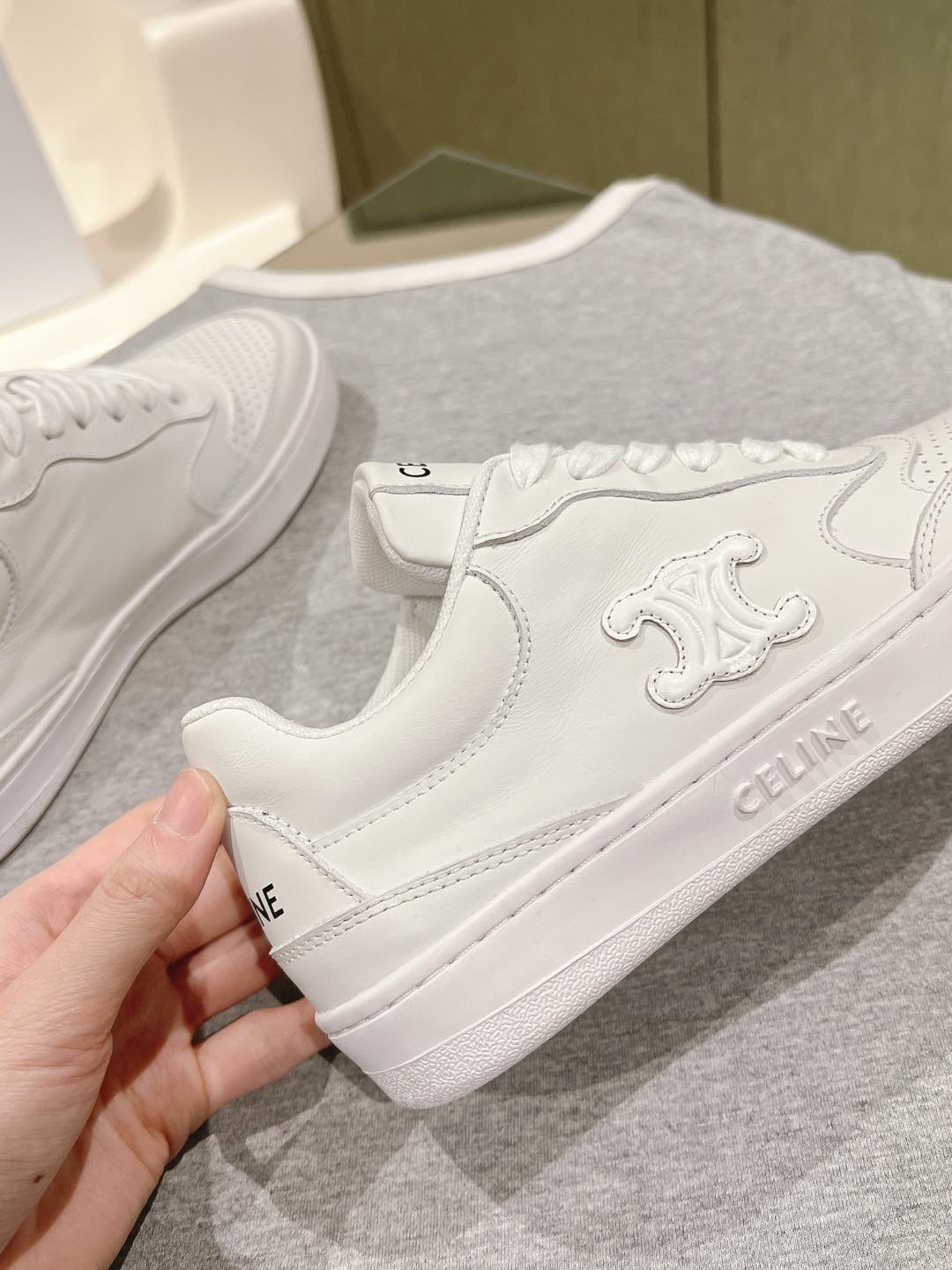 Celine 𝐂𝐄𝐋𝐈𝐍𝐄 思琳新款小白鞋