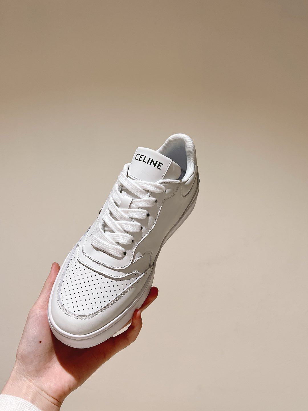 Celine 𝐂𝐄𝐋𝐈𝐍𝐄 思琳新款小白鞋