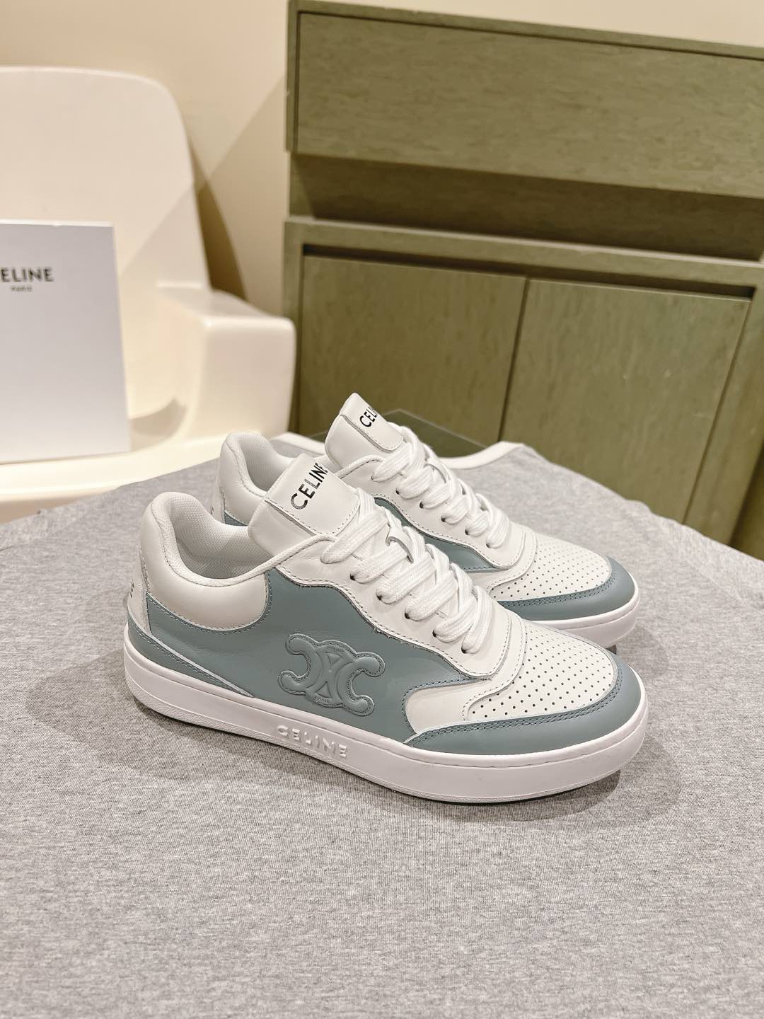 Celine 𝐂𝐄𝐋𝐈𝐍𝐄 思琳新款小白鞋