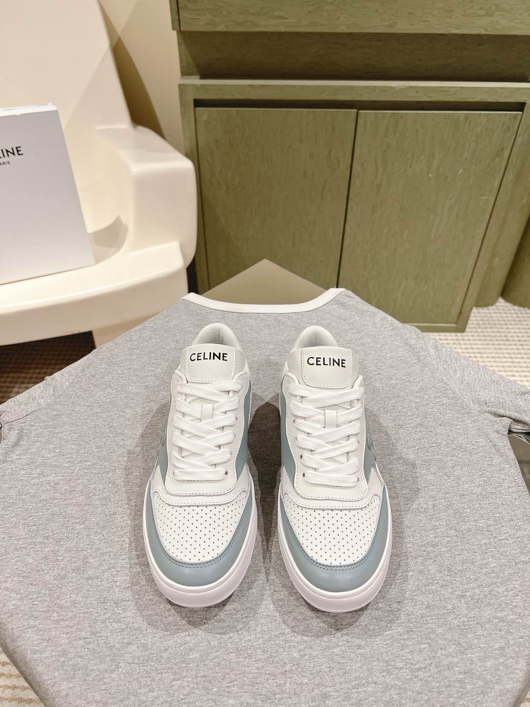 Celine 𝐂𝐄𝐋𝐈𝐍𝐄 思琳新款小白鞋