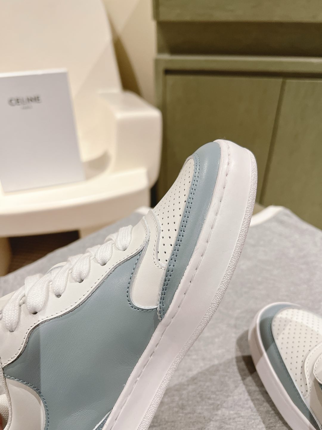 Celine 𝐂𝐄𝐋𝐈𝐍𝐄 思琳新款小白鞋