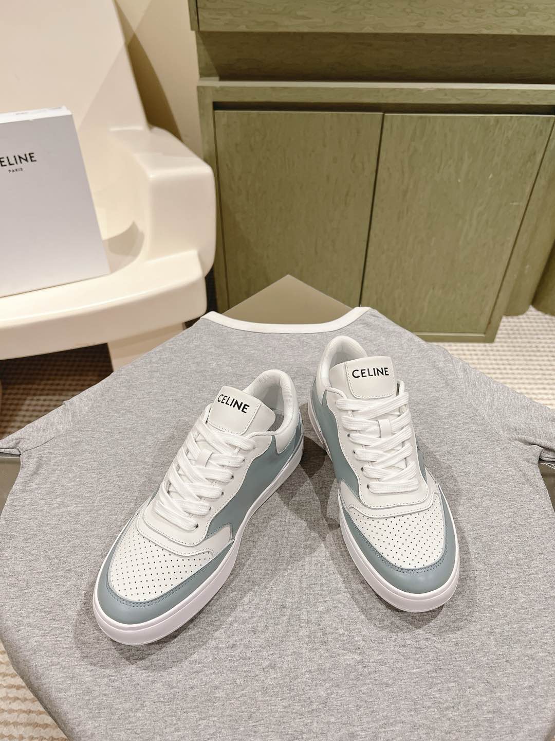 Celine 𝐂𝐄𝐋𝐈𝐍𝐄 思琳新款小白鞋