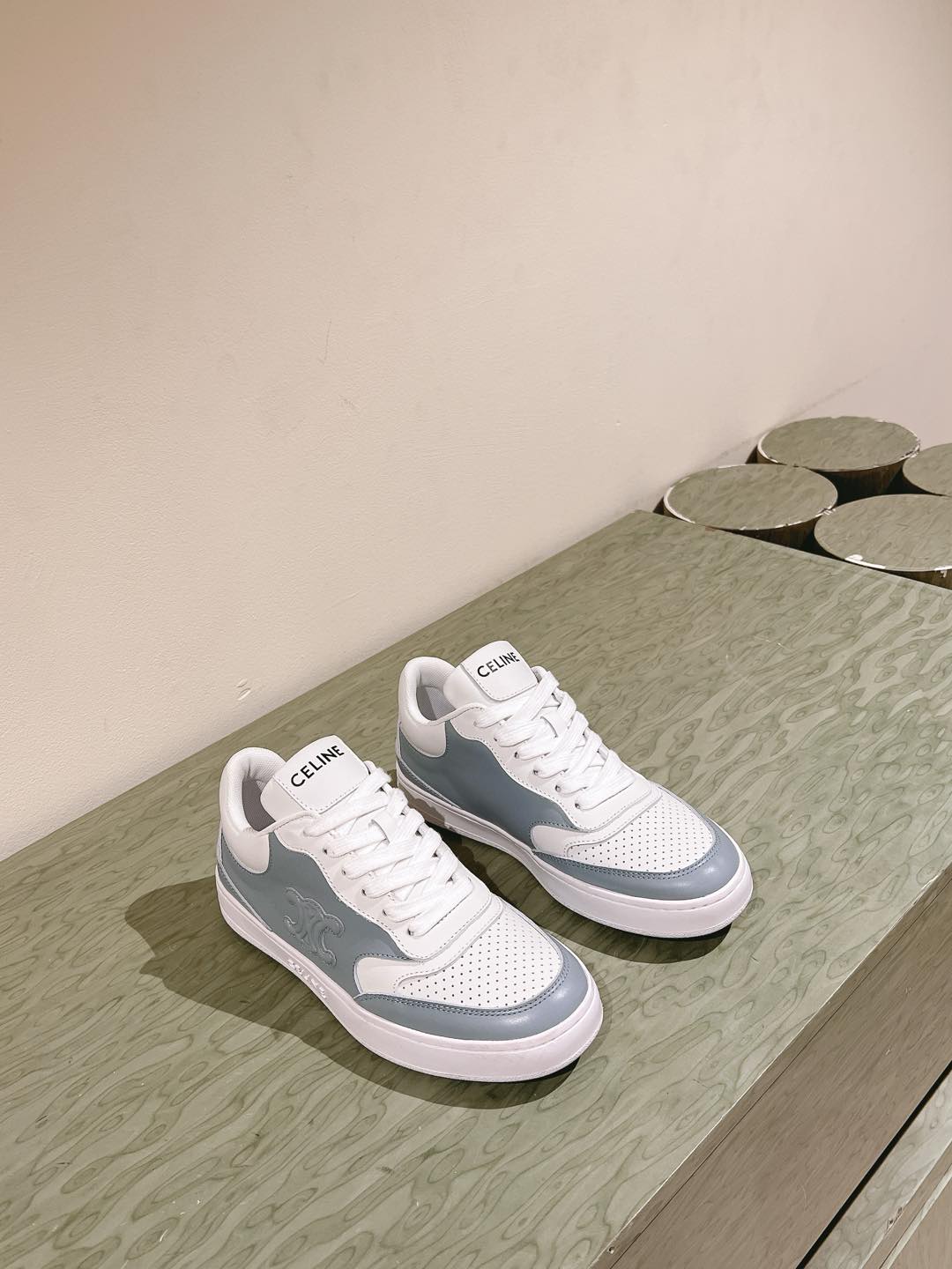 Celine 𝐂𝐄𝐋𝐈𝐍𝐄 思琳新款小白鞋