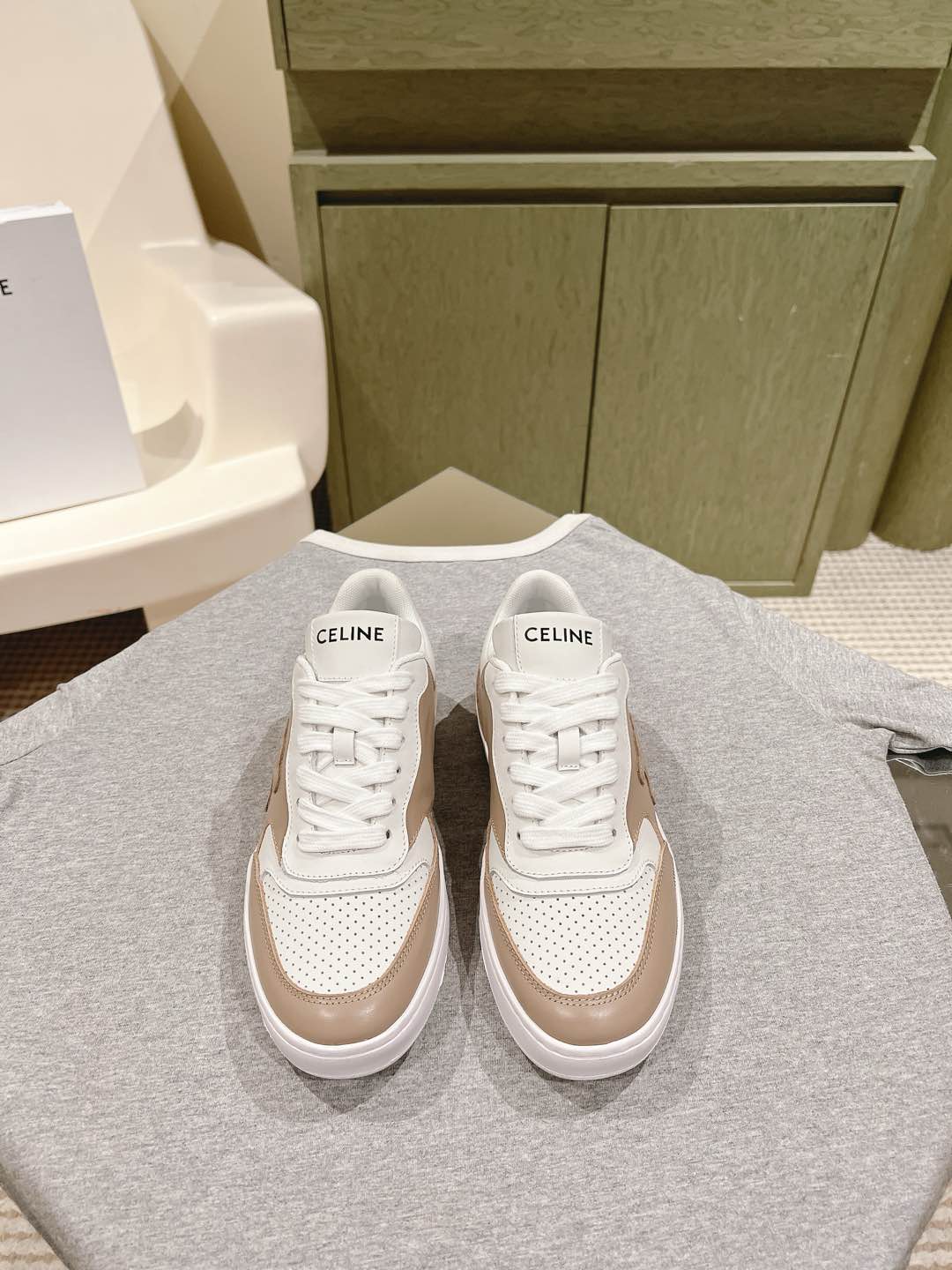 Celine 𝐂𝐄𝐋𝐈𝐍𝐄 思琳新款小白鞋