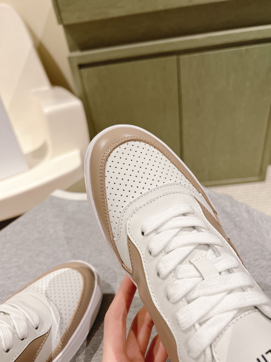 Celine 𝐂𝐄𝐋𝐈𝐍𝐄 思琳新款小白鞋