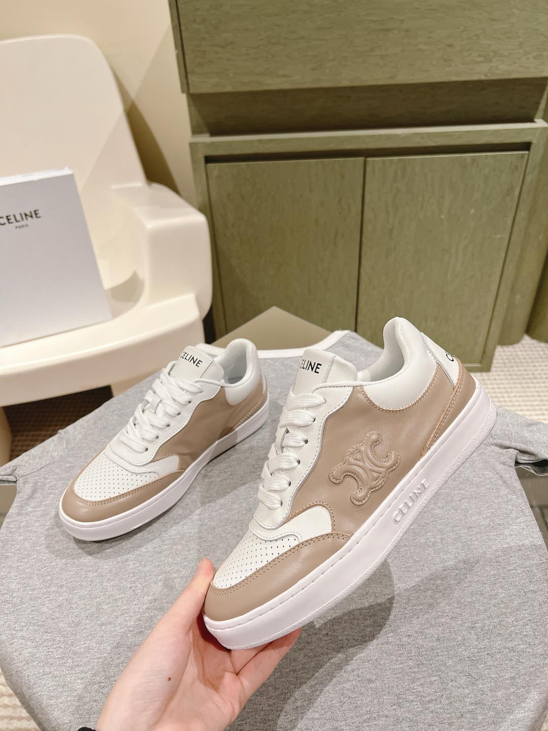 Celine 𝐂𝐄𝐋𝐈𝐍𝐄 思琳新款小白鞋