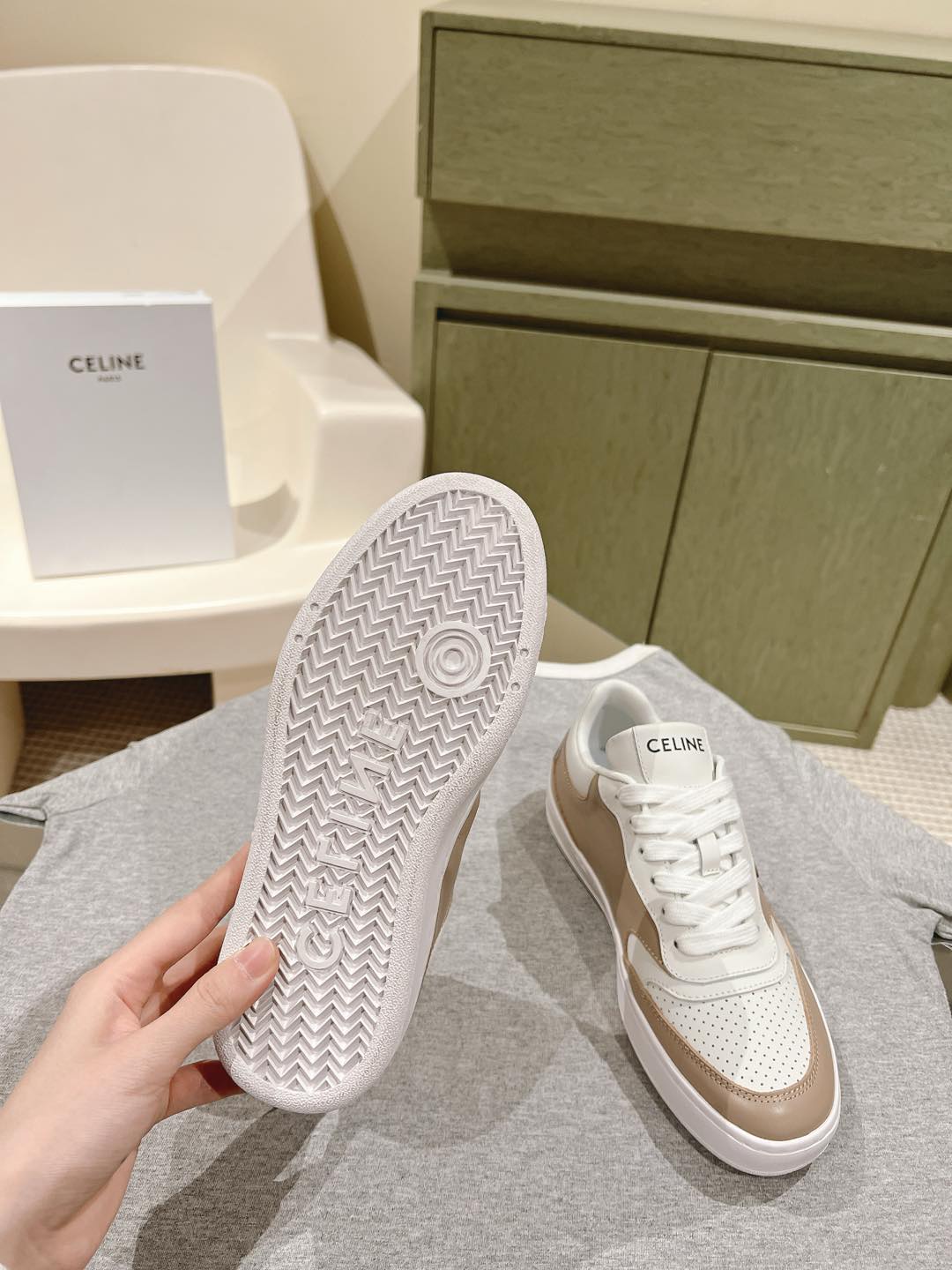 Celine 𝐂𝐄𝐋𝐈𝐍𝐄 思琳新款小白鞋