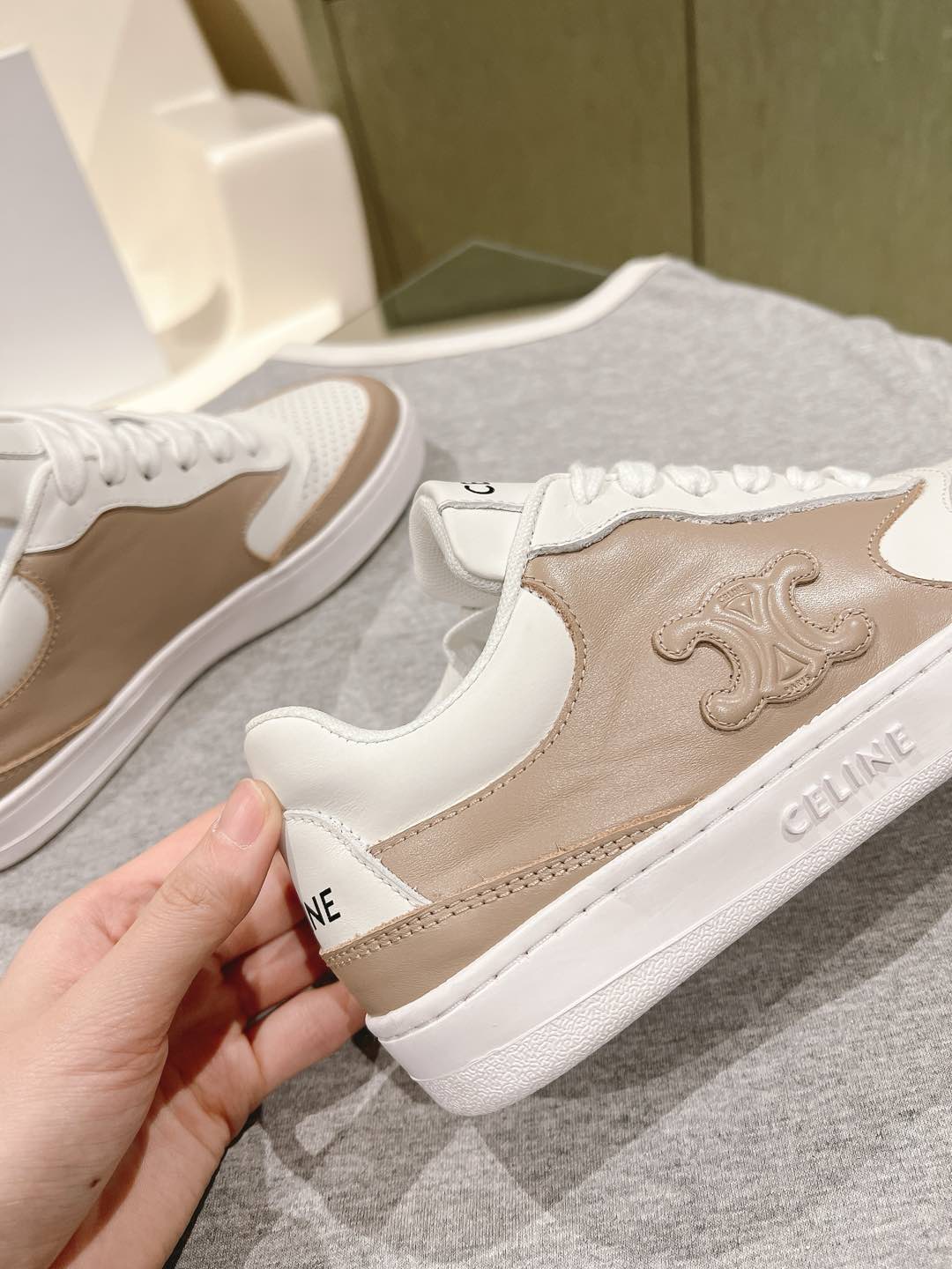 Celine 𝐂𝐄𝐋𝐈𝐍𝐄 思琳新款小白鞋