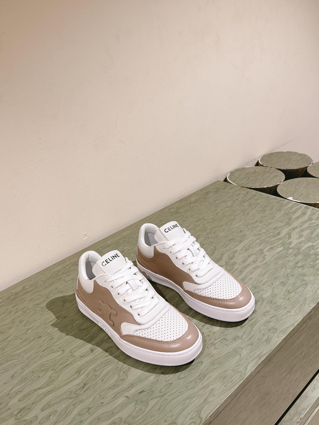 Celine 𝐂𝐄𝐋𝐈𝐍𝐄 思琳新款小白鞋