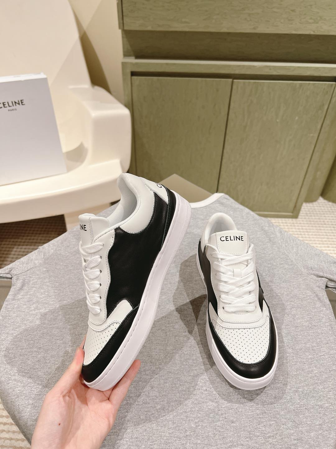 Celine 𝐂𝐄𝐋𝐈𝐍𝐄 思琳新款小白鞋