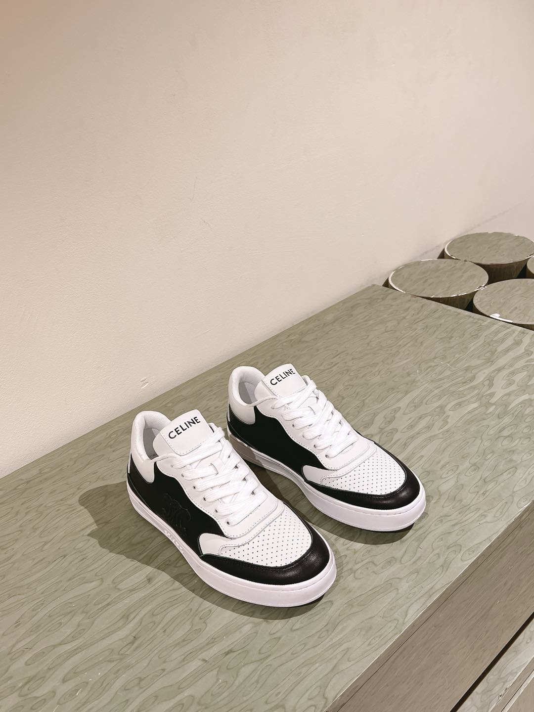 Celine 𝐂𝐄𝐋𝐈𝐍𝐄 思琳新款小白鞋
