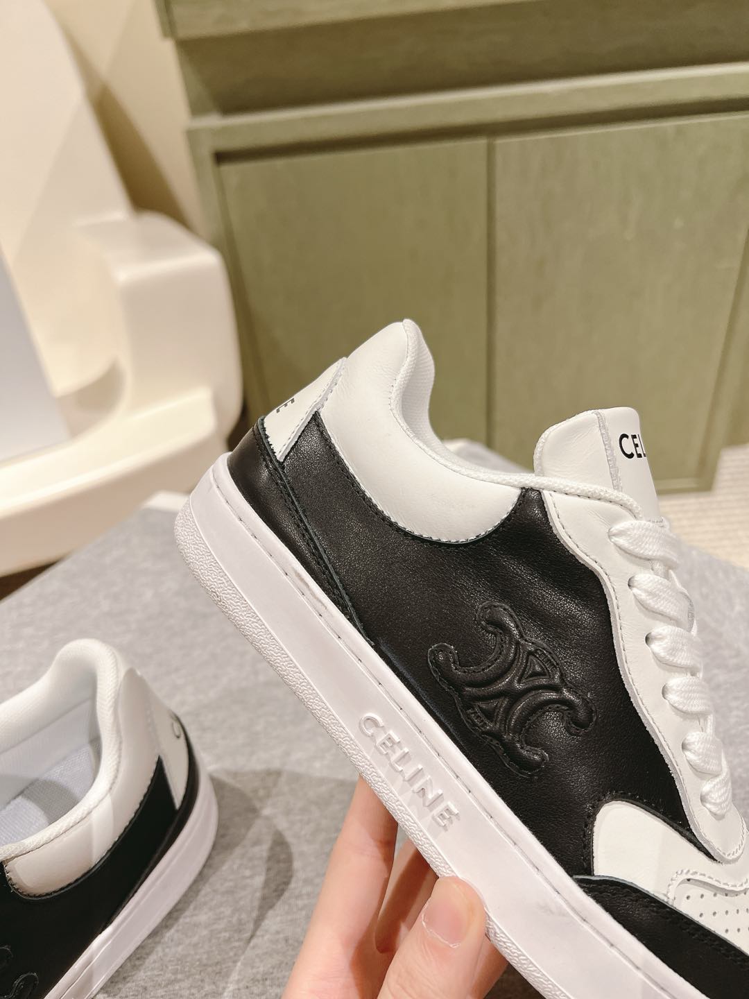 Celine 𝐂𝐄𝐋𝐈𝐍𝐄 思琳新款小白鞋