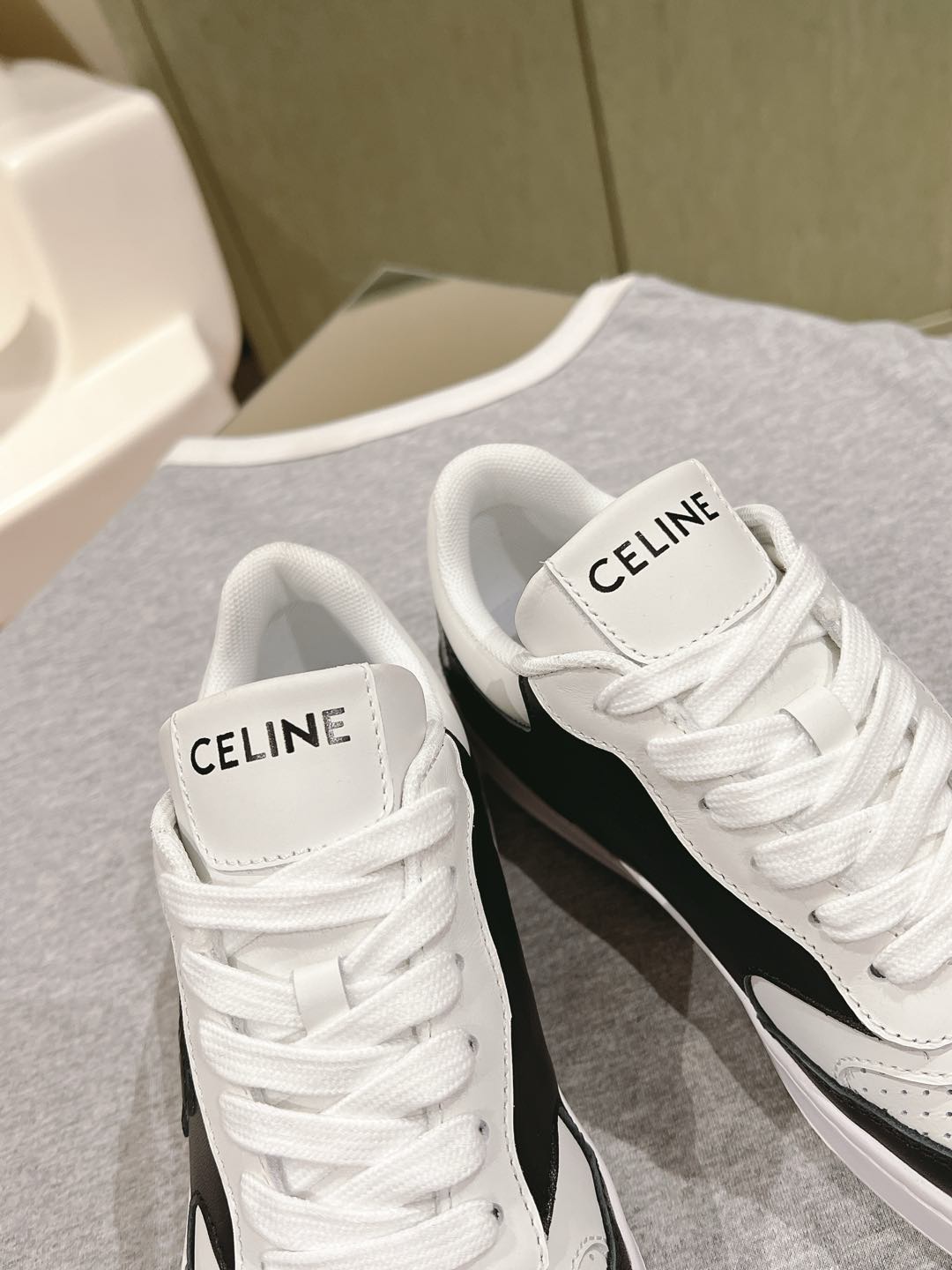 Celine 𝐂𝐄𝐋𝐈𝐍𝐄 思琳新款小白鞋