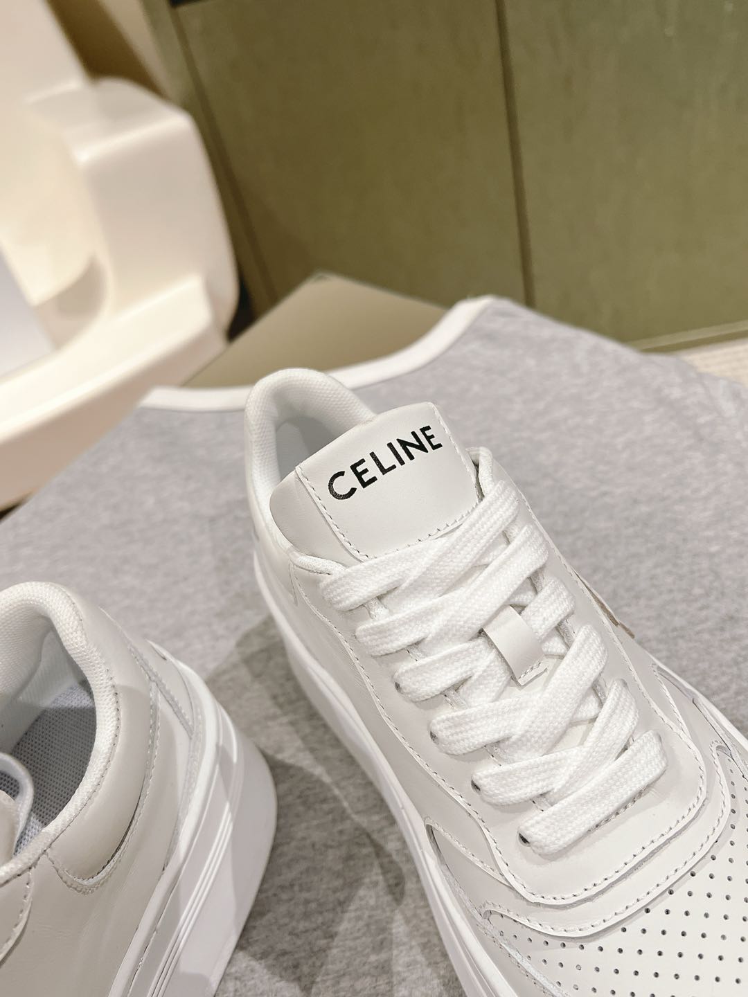 Celine 𝐂𝐄𝐋𝐈𝐍𝐄 思琳新款小白鞋