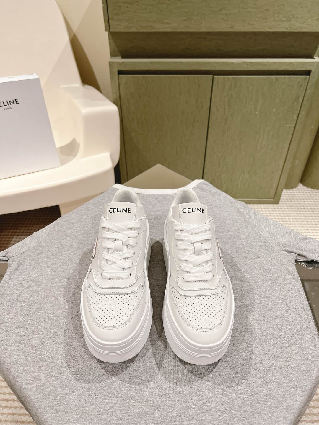 Celine 𝐂𝐄𝐋𝐈𝐍𝐄 思琳新款小白鞋