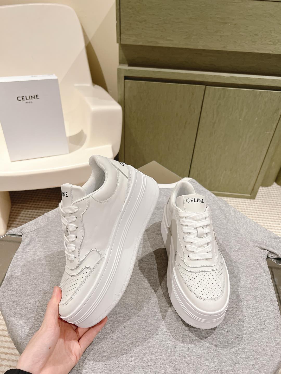 Celine 𝐂𝐄𝐋𝐈𝐍𝐄 思琳新款小白鞋