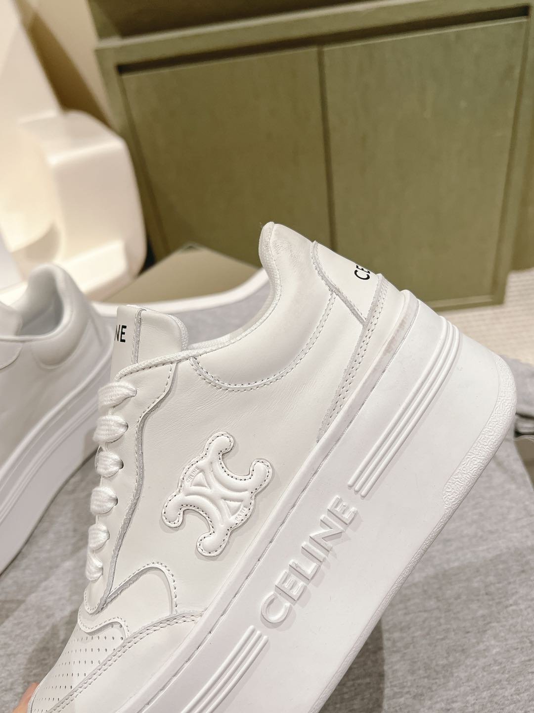 Celine 𝐂𝐄𝐋𝐈𝐍𝐄 思琳新款小白鞋