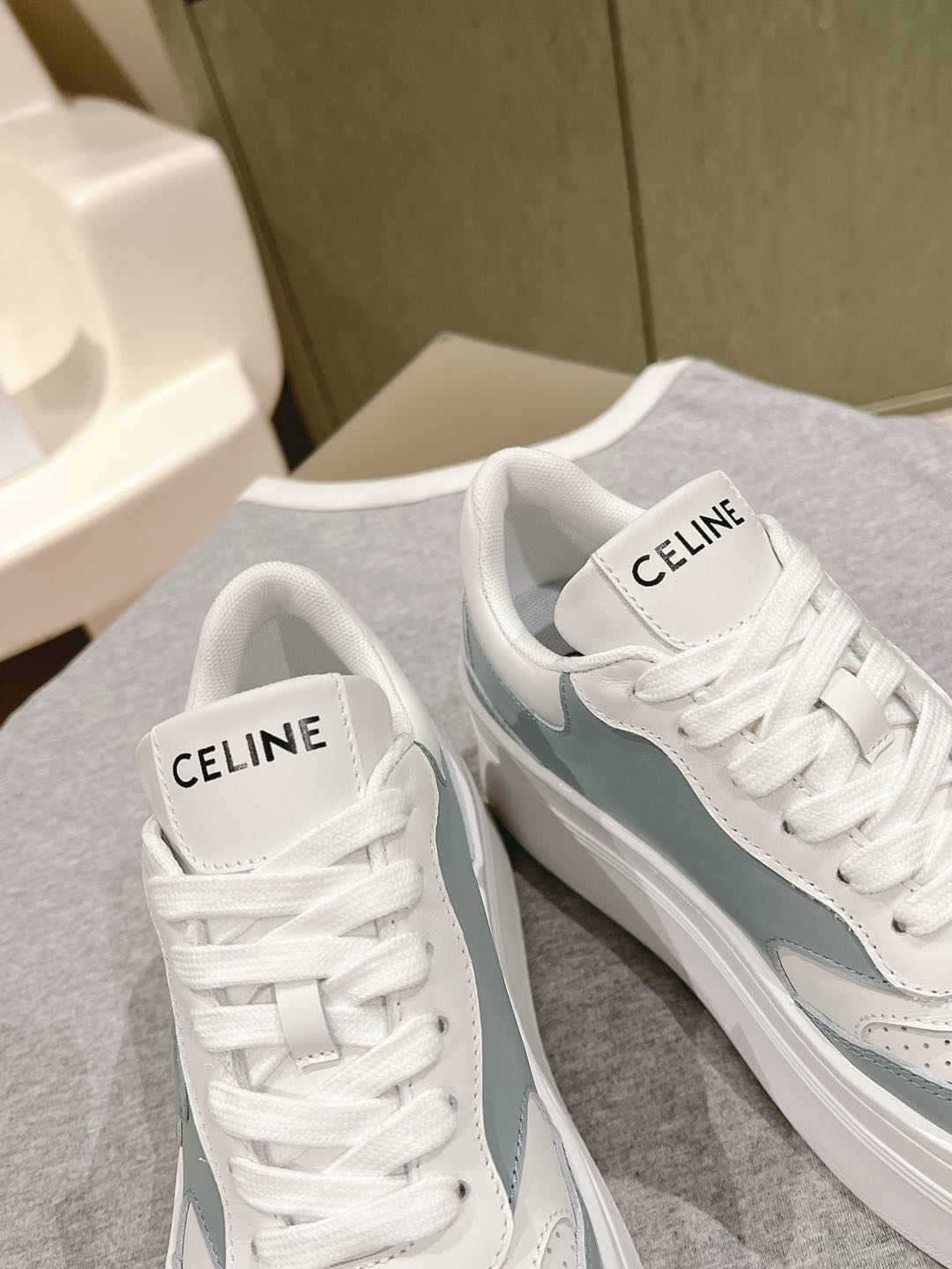 Celine 𝐂𝐄𝐋𝐈𝐍𝐄 思琳新款小白鞋