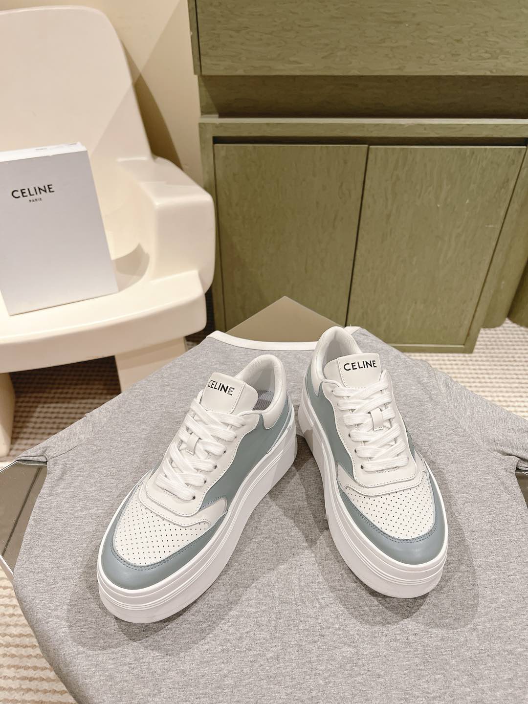 Celine 𝐂𝐄𝐋𝐈𝐍𝐄 思琳新款小白鞋