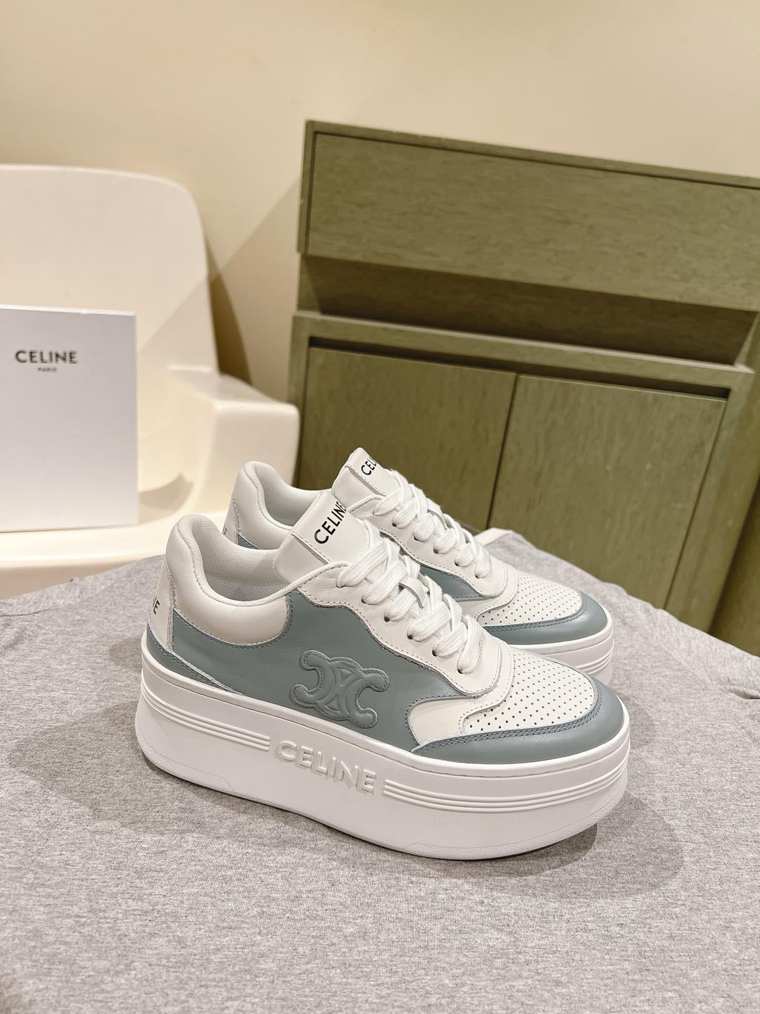 Celine 𝐂𝐄𝐋𝐈𝐍𝐄 思琳新款小白鞋