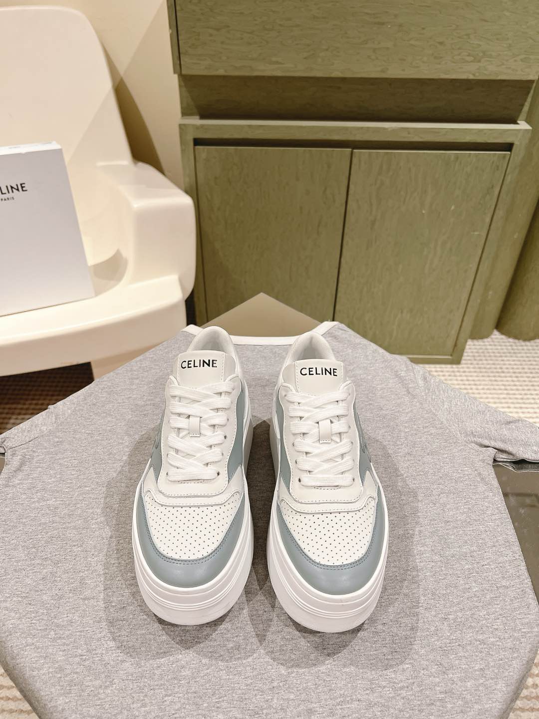 Celine 𝐂𝐄𝐋𝐈𝐍𝐄 思琳新款小白鞋