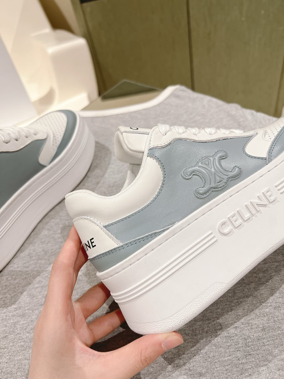 Celine 𝐂𝐄𝐋𝐈𝐍𝐄 思琳新款小白鞋