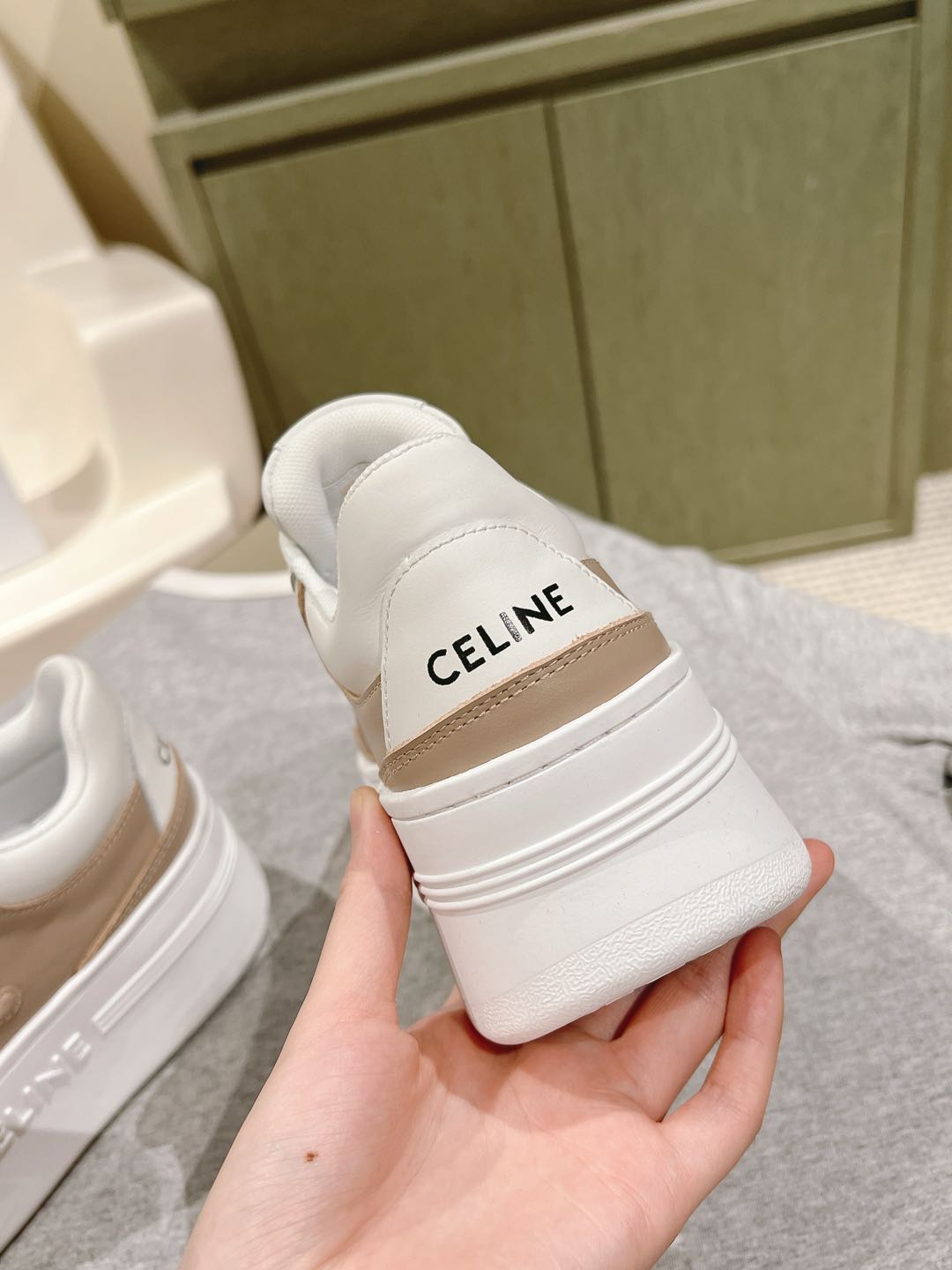 Celine 𝐂𝐄𝐋𝐈𝐍𝐄 思琳新款小白鞋