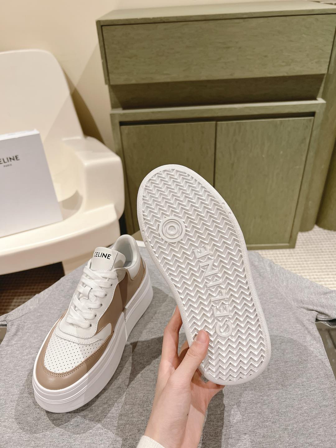Celine 𝐂𝐄𝐋𝐈𝐍𝐄 思琳新款小白鞋