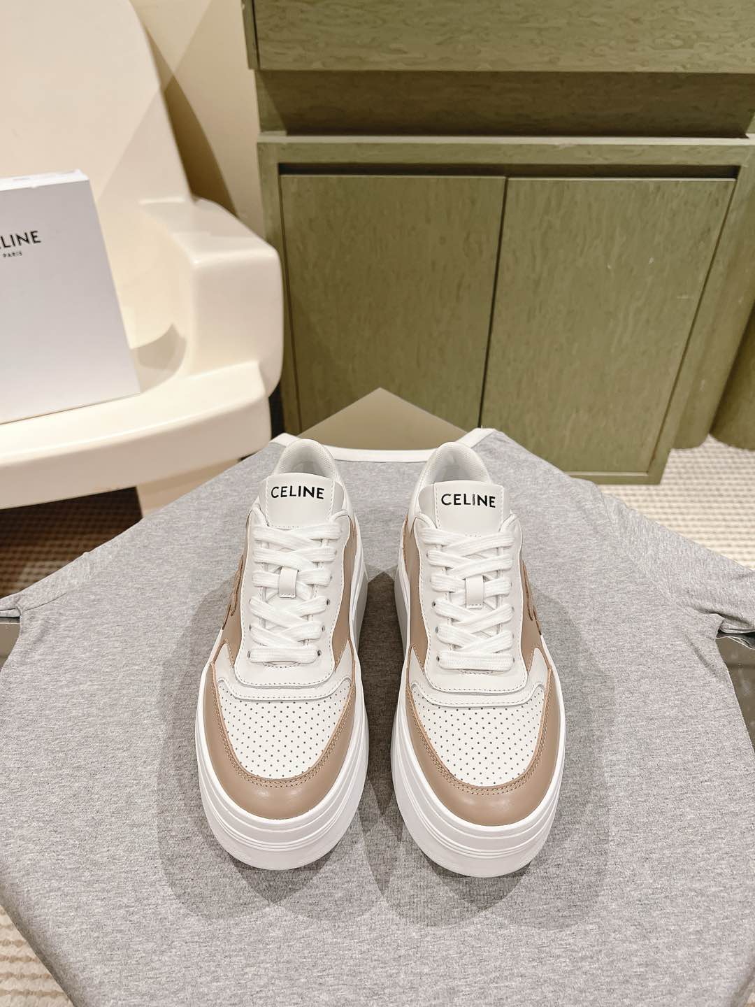Celine 𝐂𝐄𝐋𝐈𝐍𝐄 思琳新款小白鞋