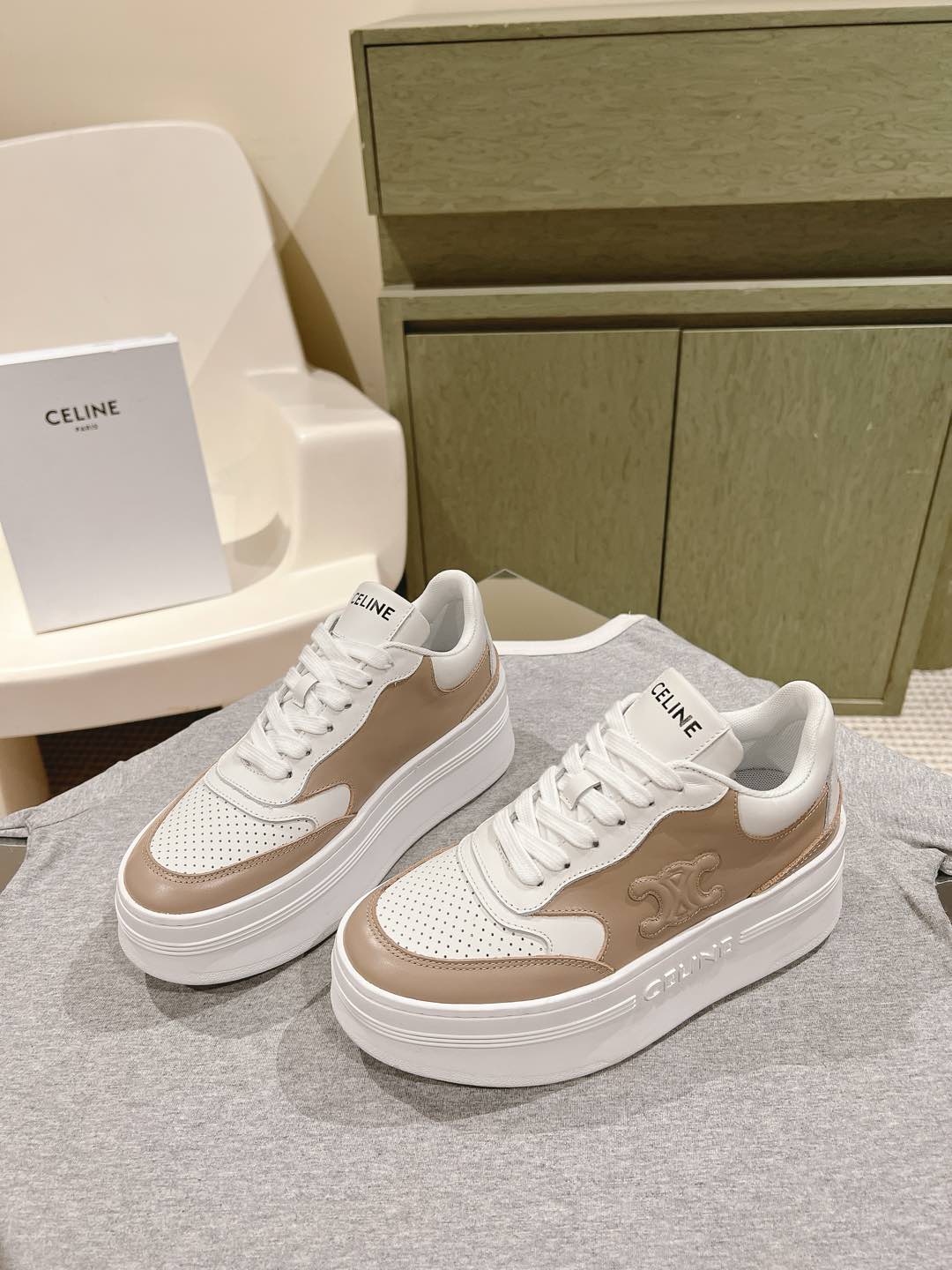 Celine 𝐂𝐄𝐋𝐈𝐍𝐄 思琳新款小白鞋