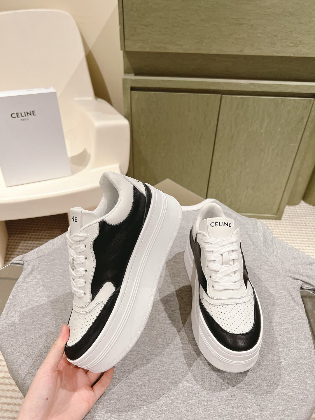 Celine 𝐂𝐄𝐋𝐈𝐍𝐄 思琳新款小白鞋