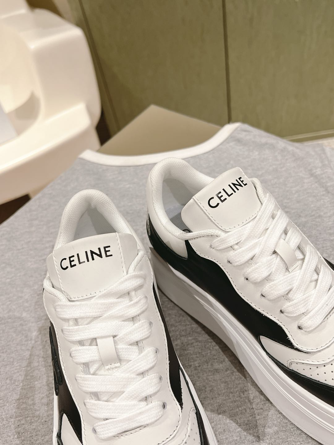 Celine 𝐂𝐄𝐋𝐈𝐍𝐄 思琳新款小白鞋