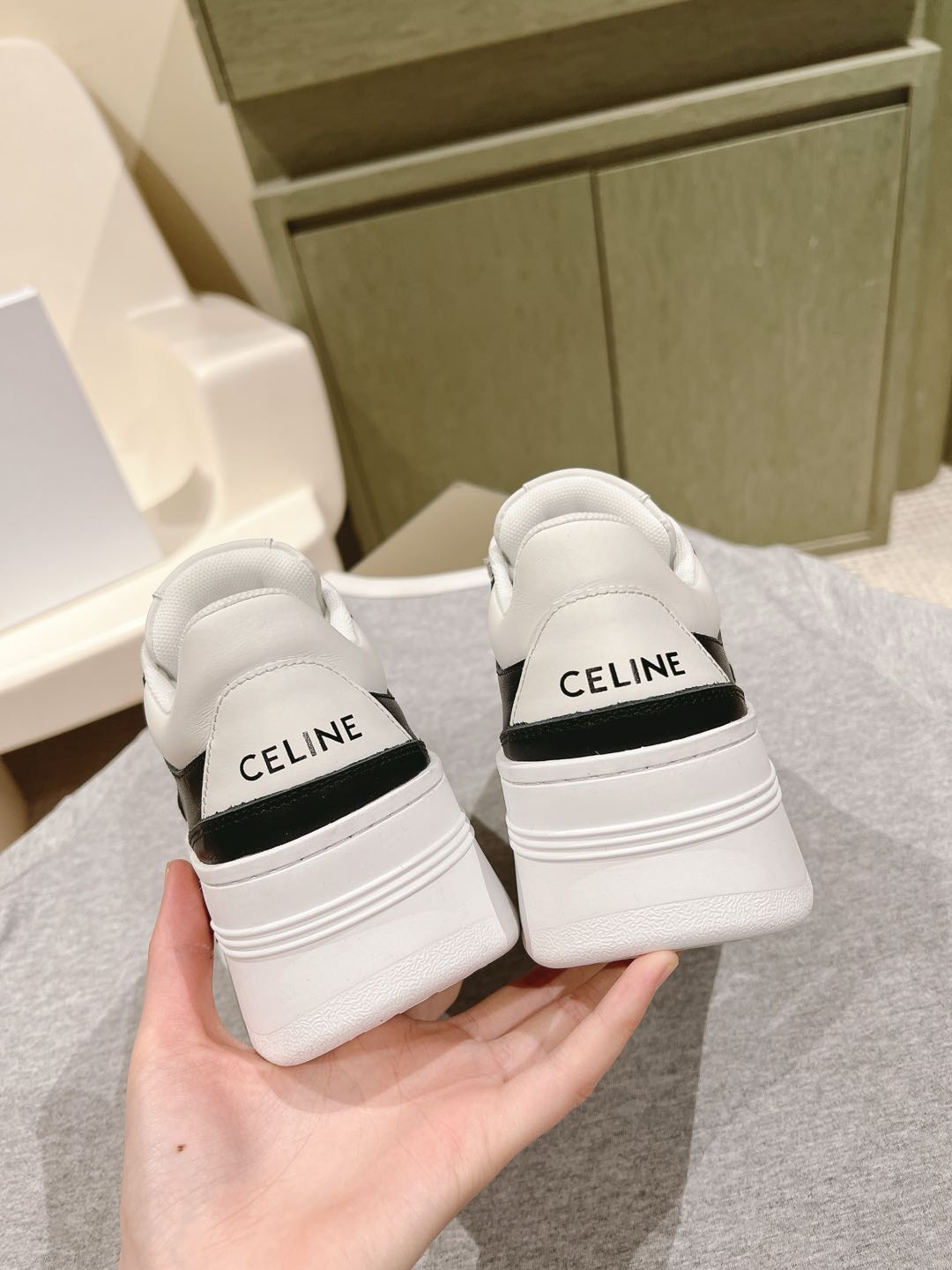 Celine 𝐂𝐄𝐋𝐈𝐍𝐄 思琳新款小白鞋
